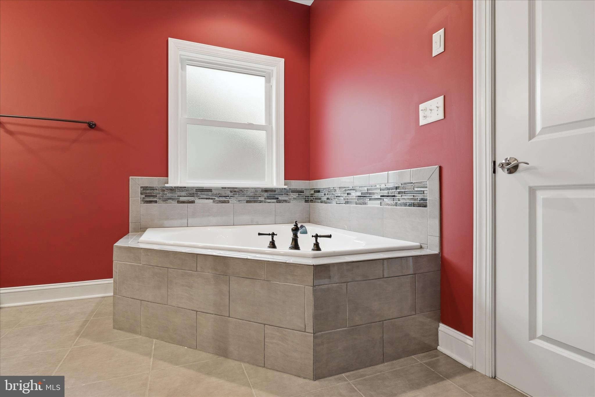 RAVEN POINTE - Residential