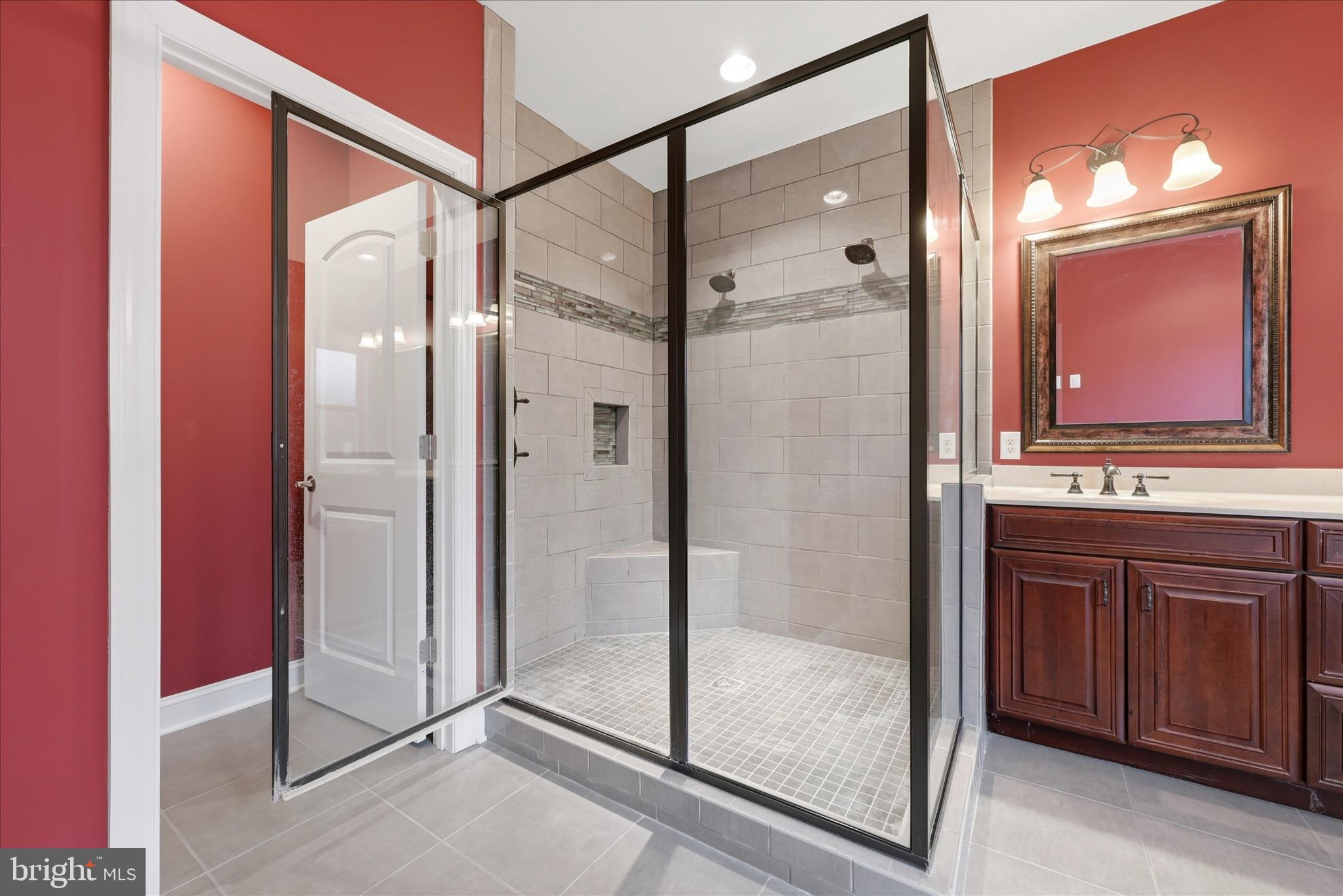 RAVEN POINTE - Residential