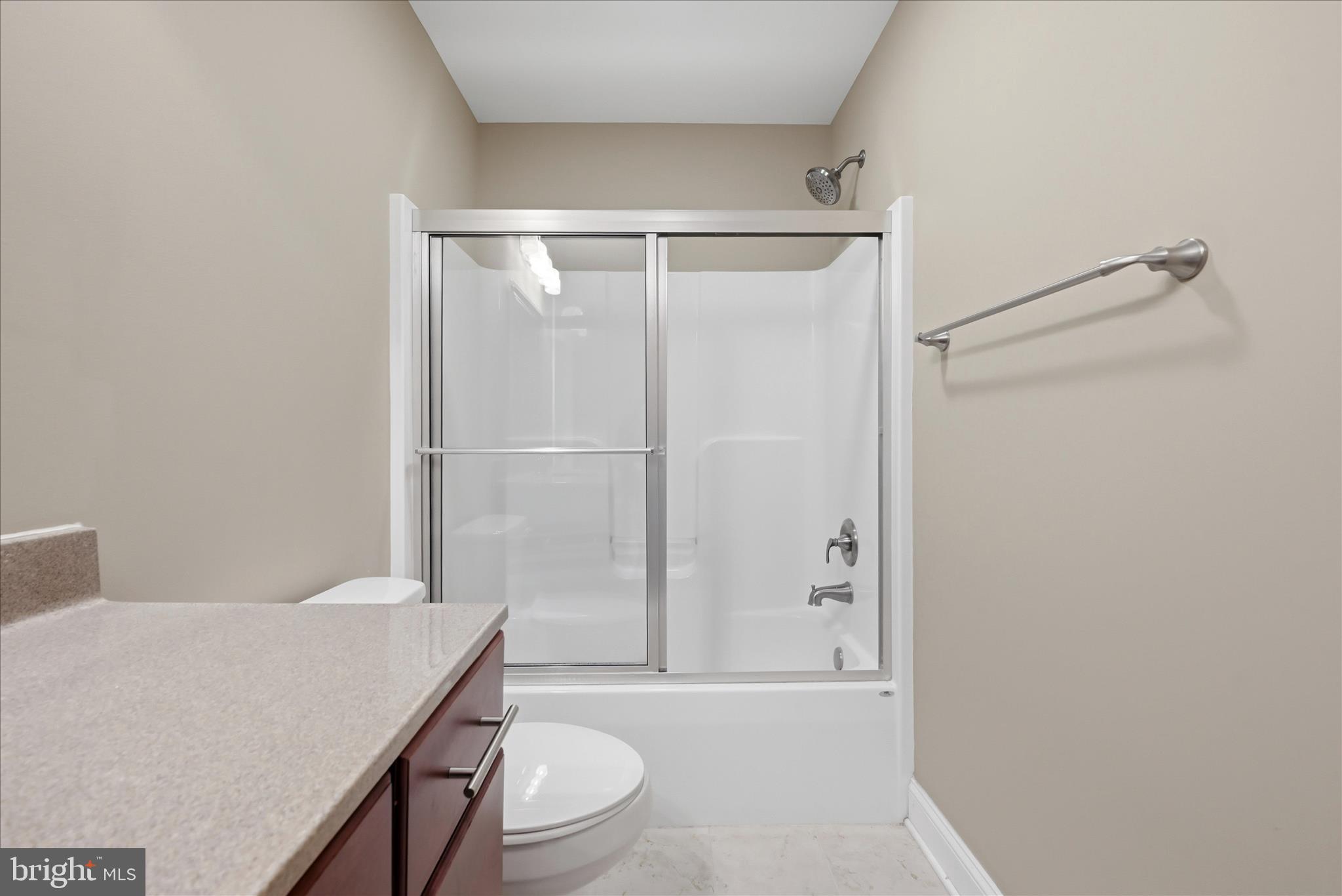 RAVEN POINTE - Residential