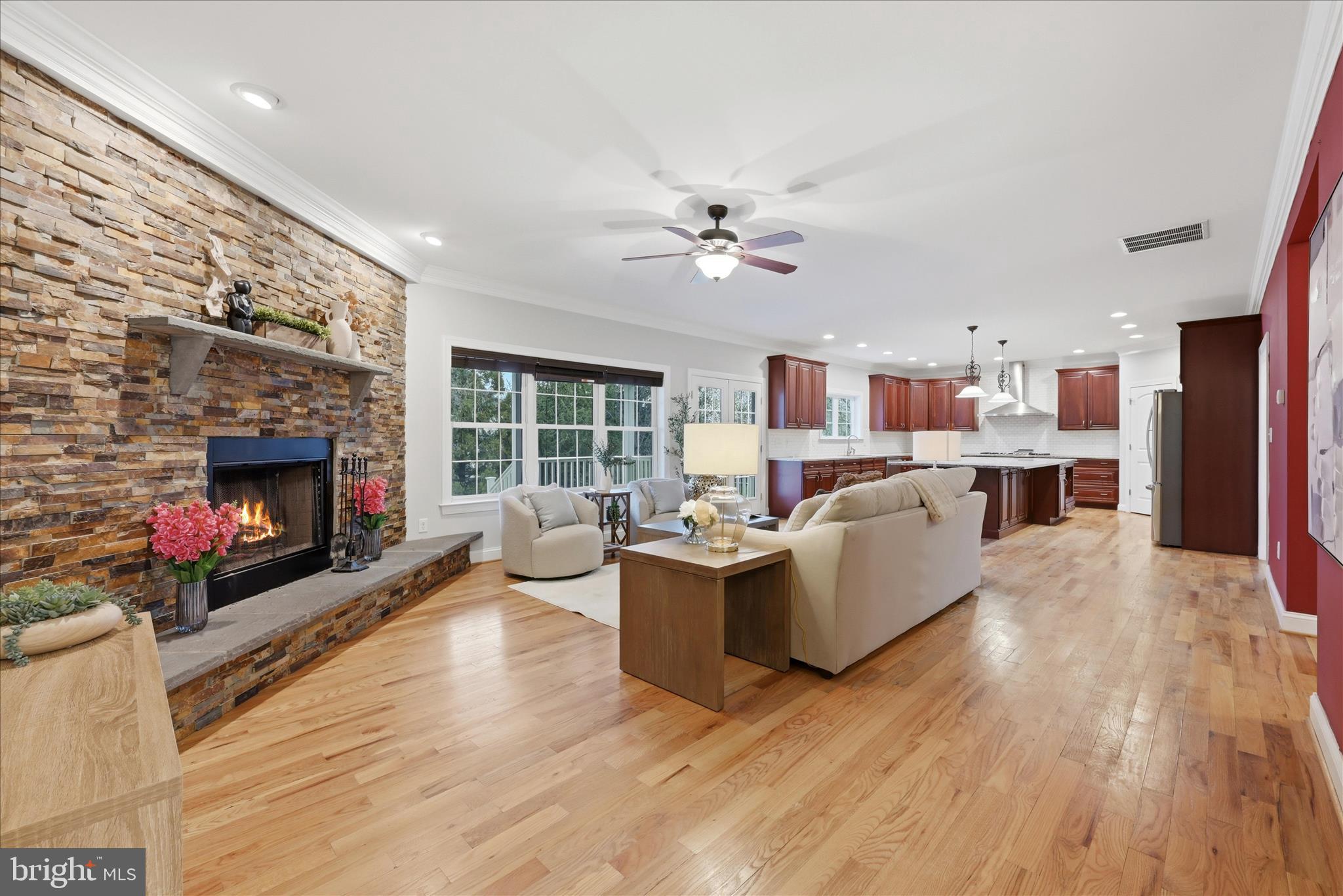 RAVEN POINTE - Residential