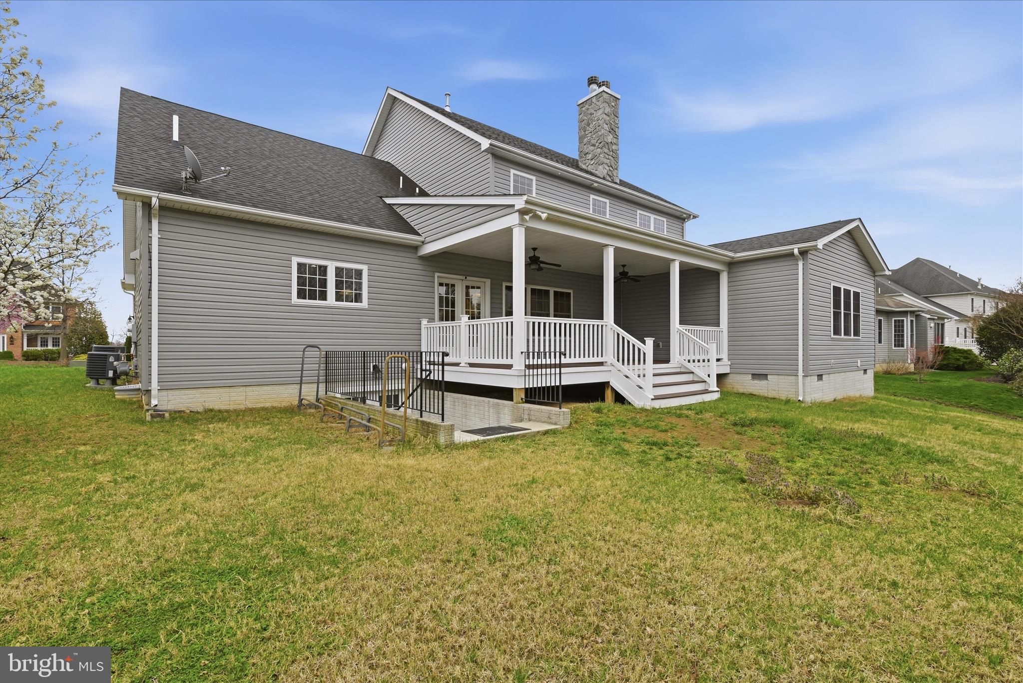 RAVEN POINTE - Residential