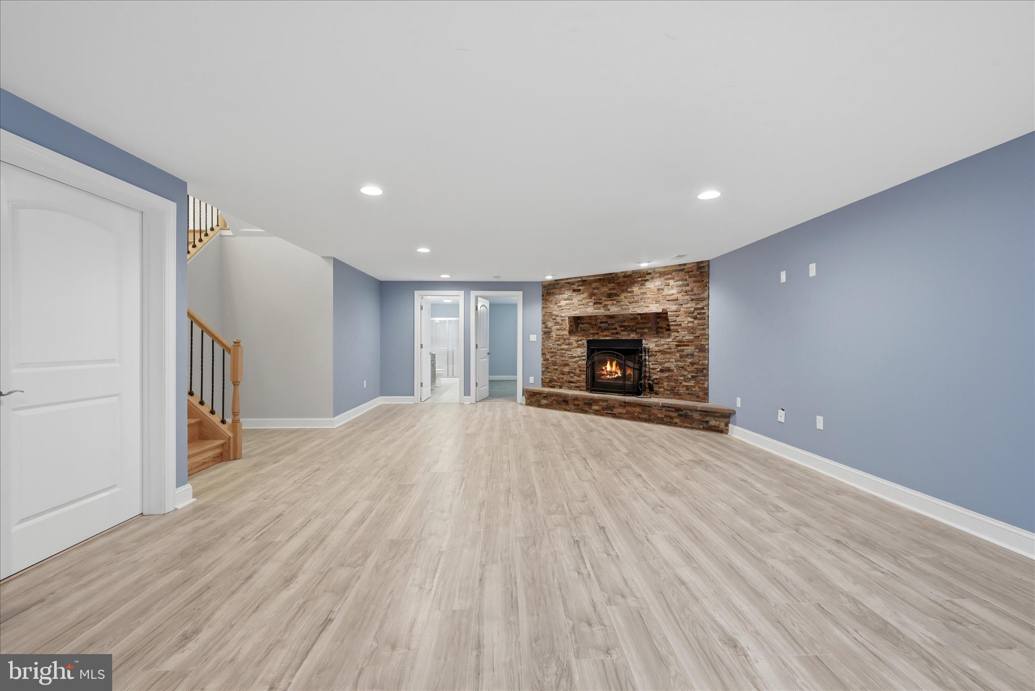 RAVEN POINTE - Residential