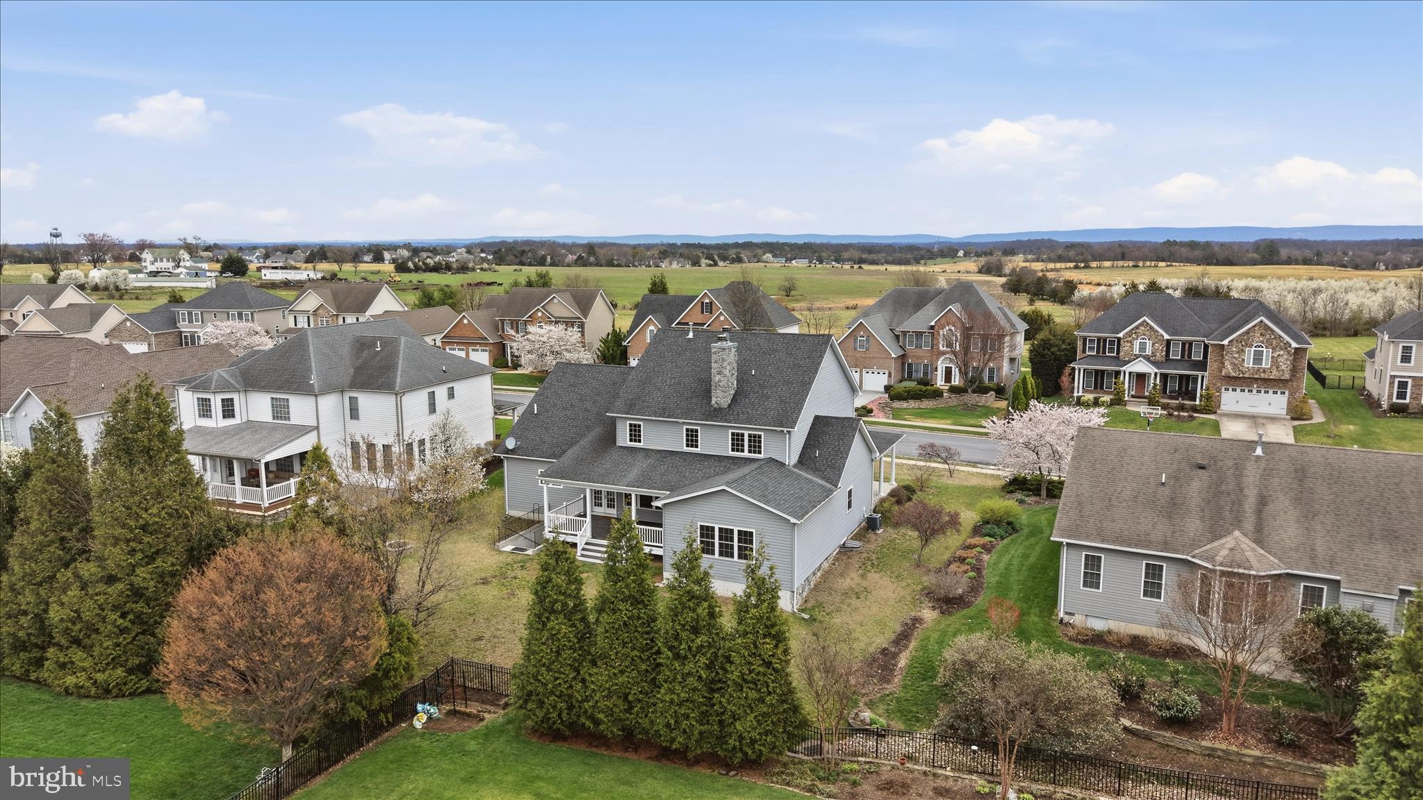 RAVEN POINTE - Residential