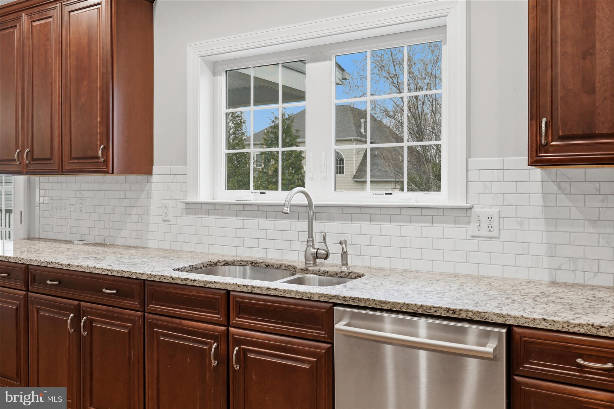 RAVEN POINTE - Residential