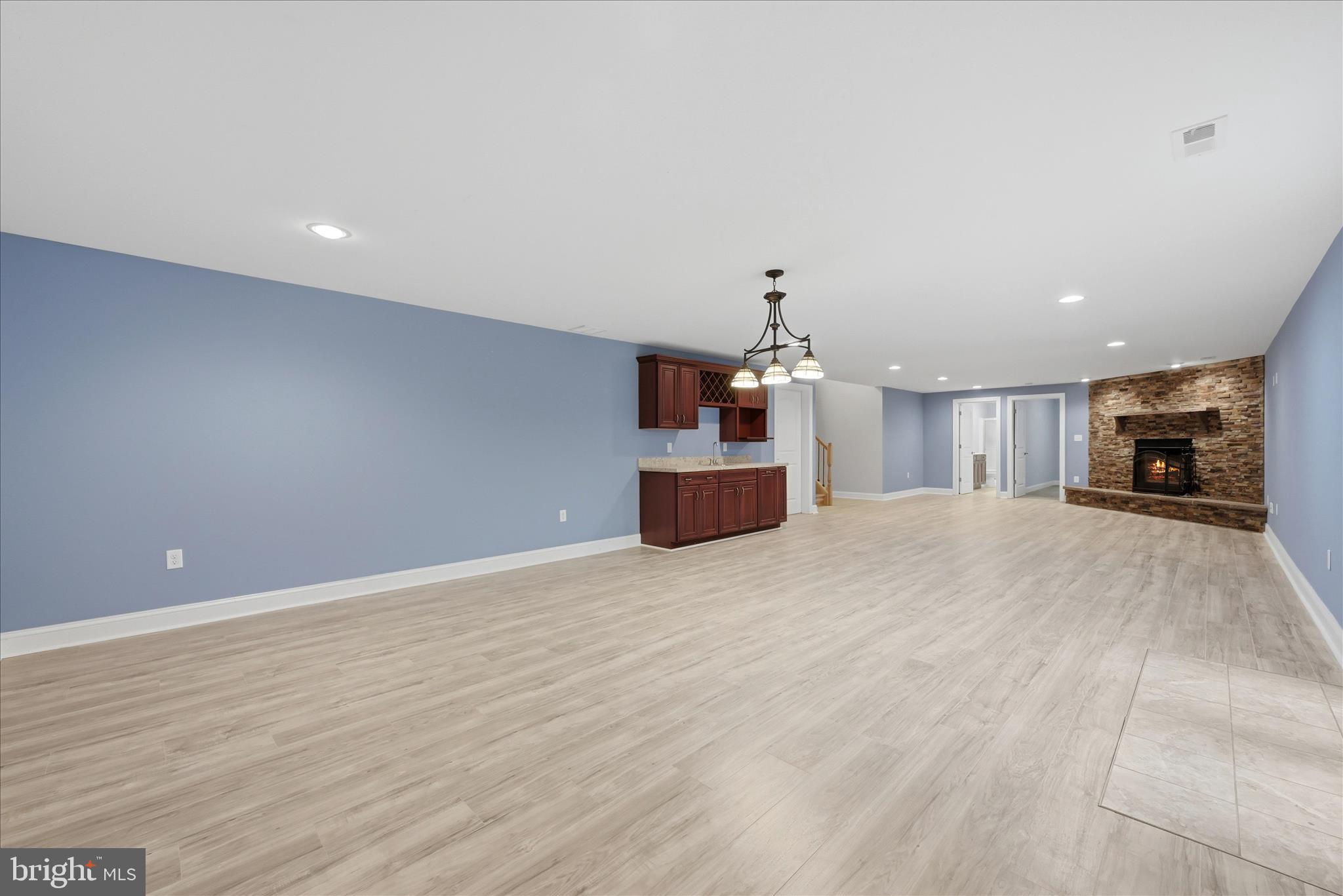 RAVEN POINTE - Residential