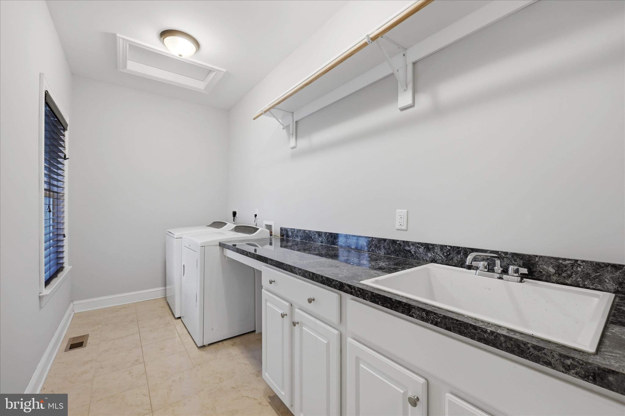 RAVEN POINTE - Residential