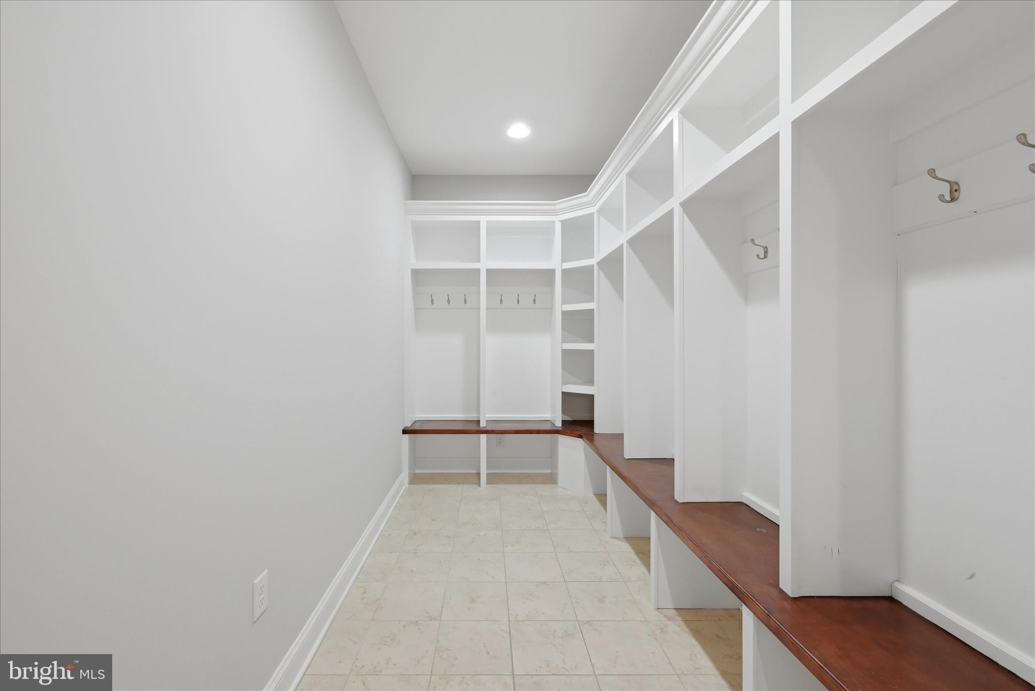 RAVEN POINTE - Residential