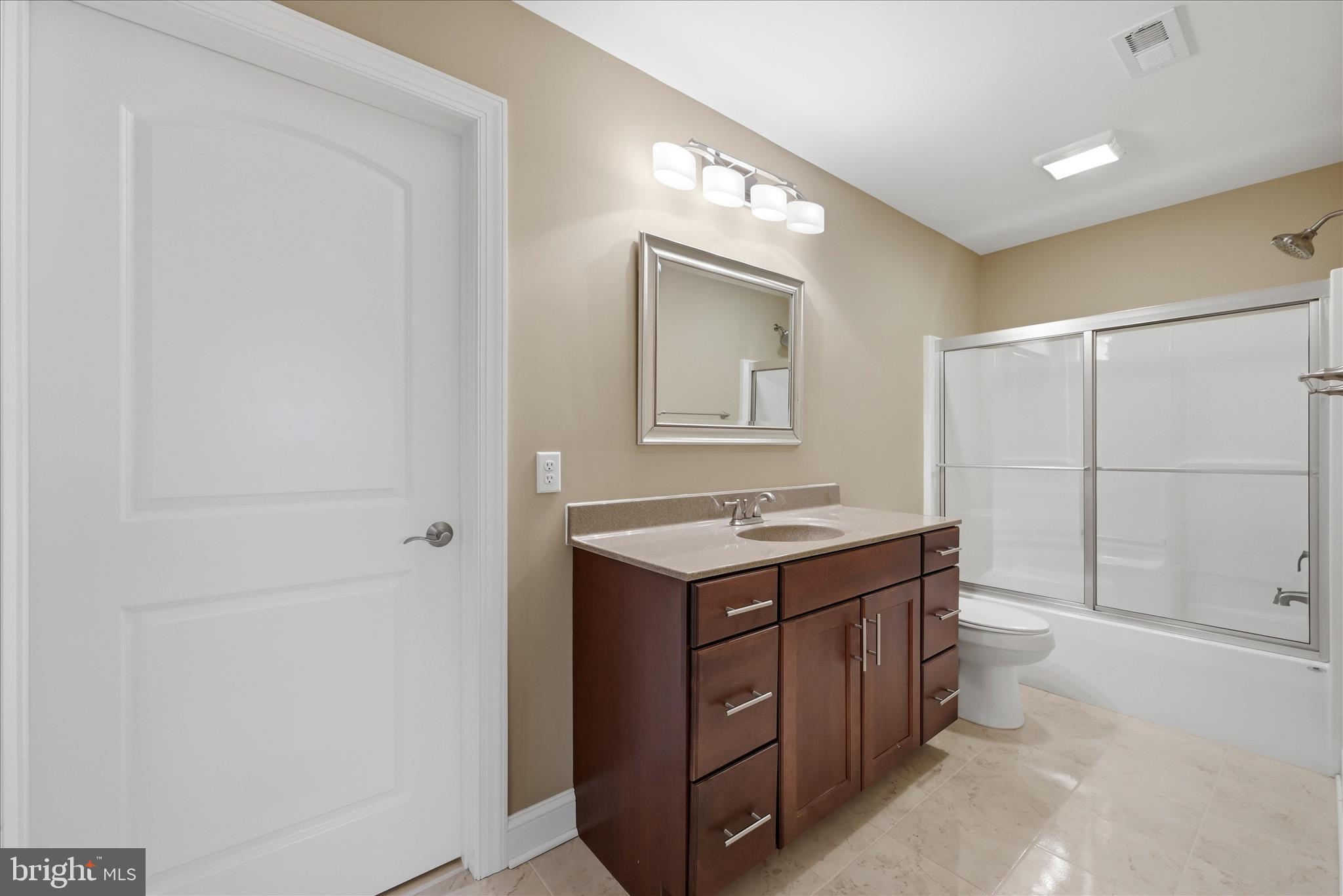 RAVEN POINTE - Residential