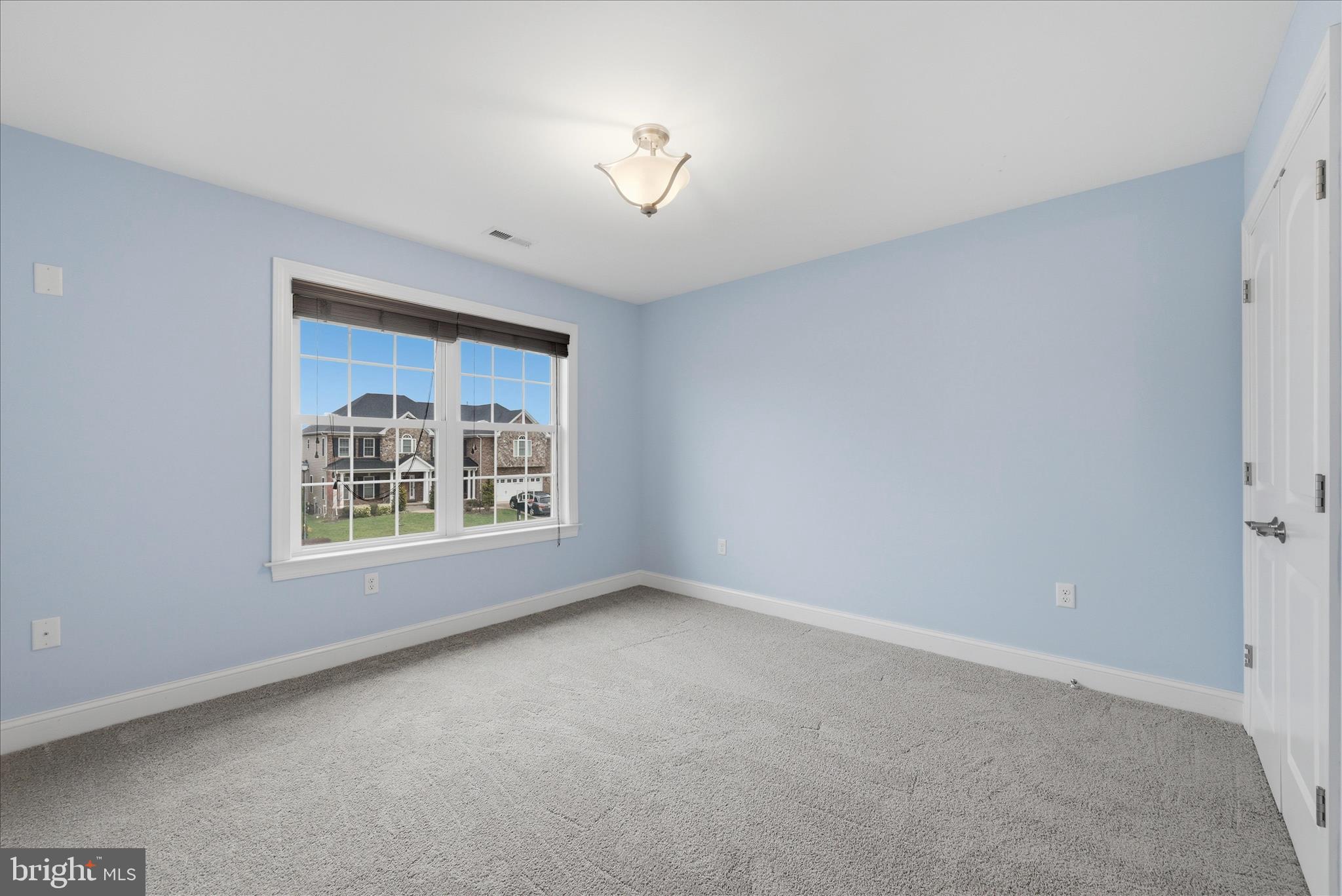 RAVEN POINTE - Residential