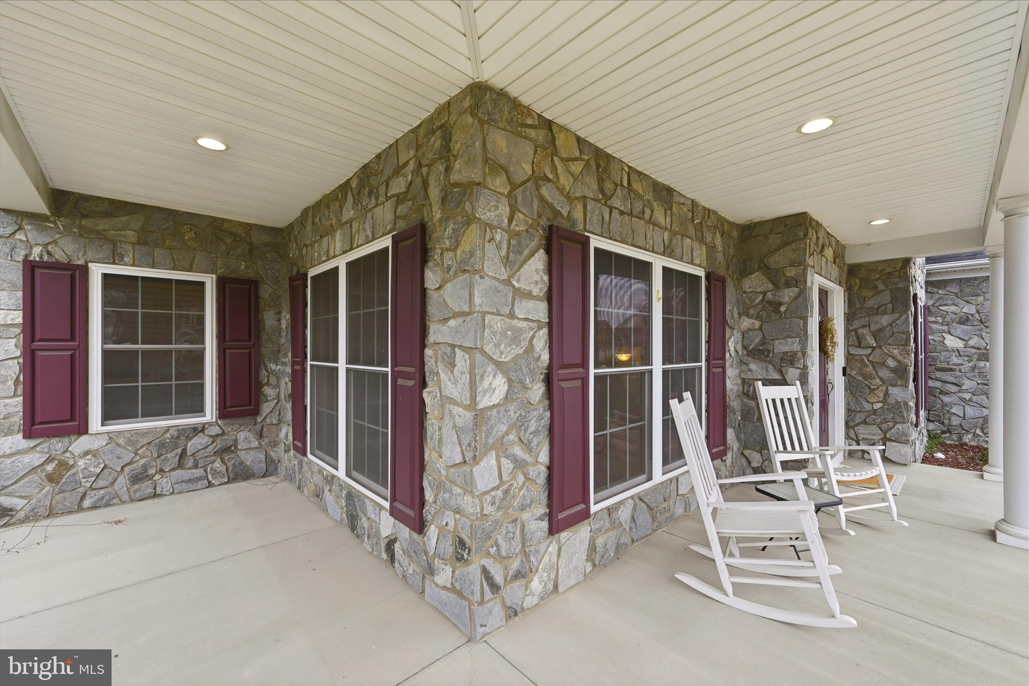 RAVEN POINTE - Residential