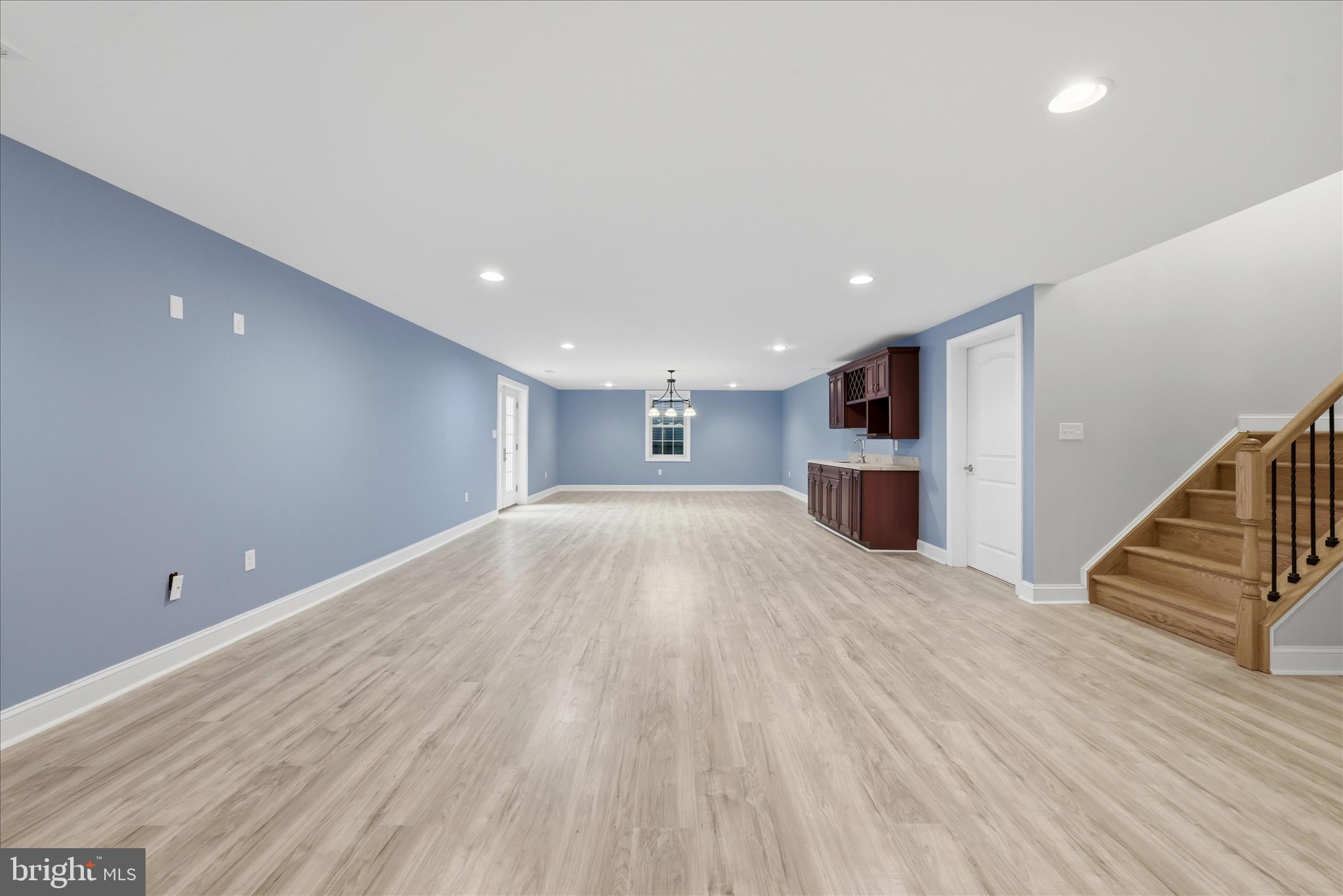 RAVEN POINTE - Residential