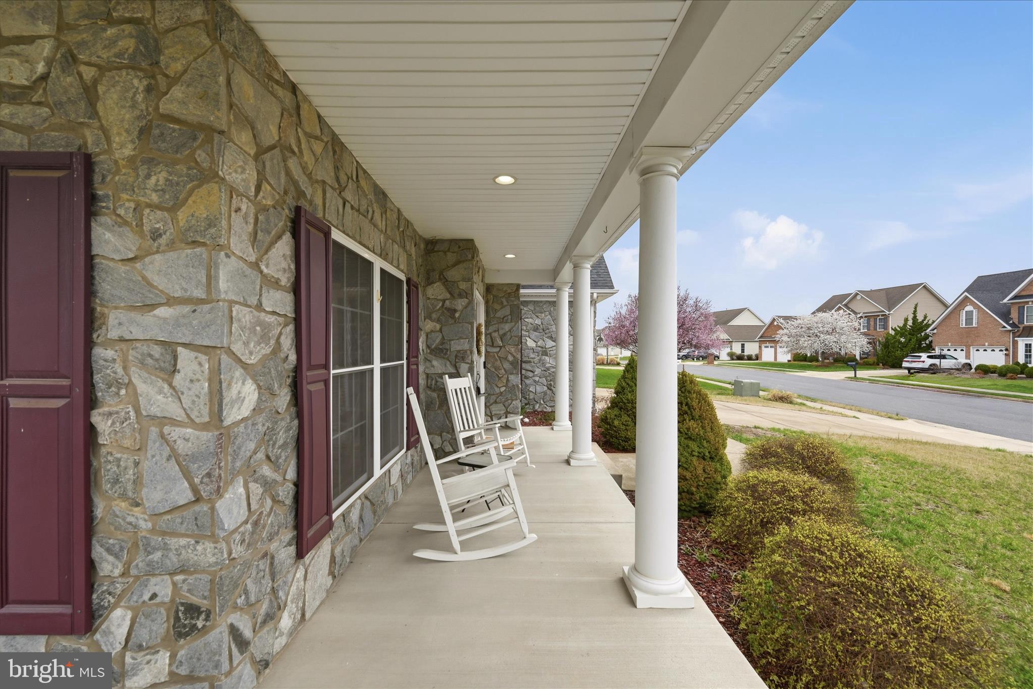 RAVEN POINTE - Residential