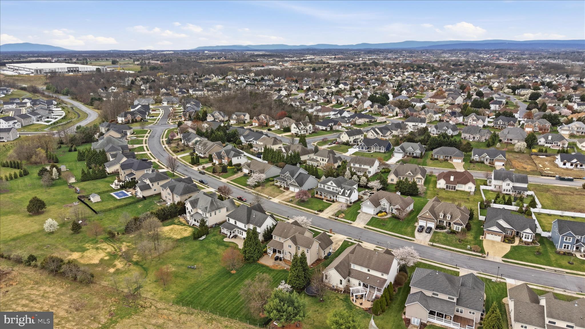 RAVEN POINTE - Residential