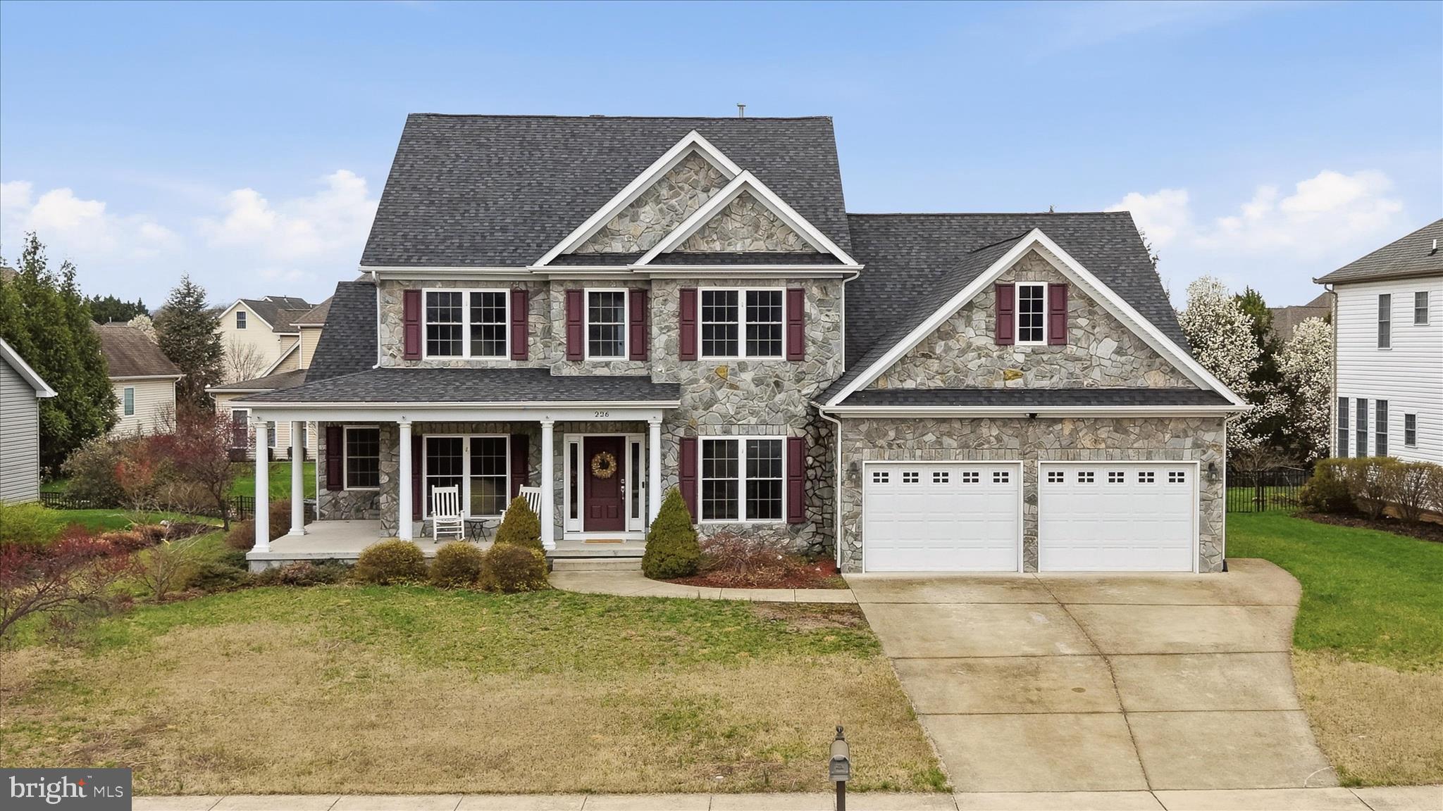 RAVEN POINTE - Residential