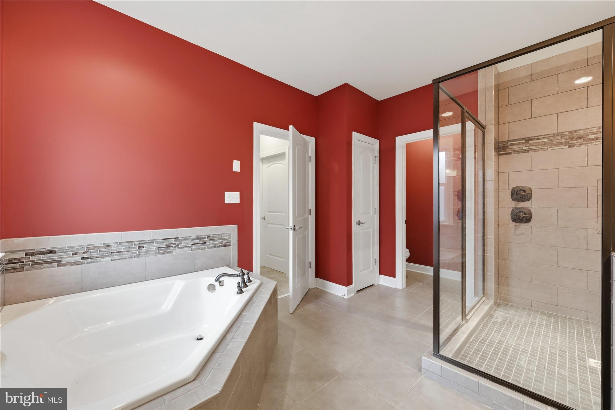 RAVEN POINTE - Residential