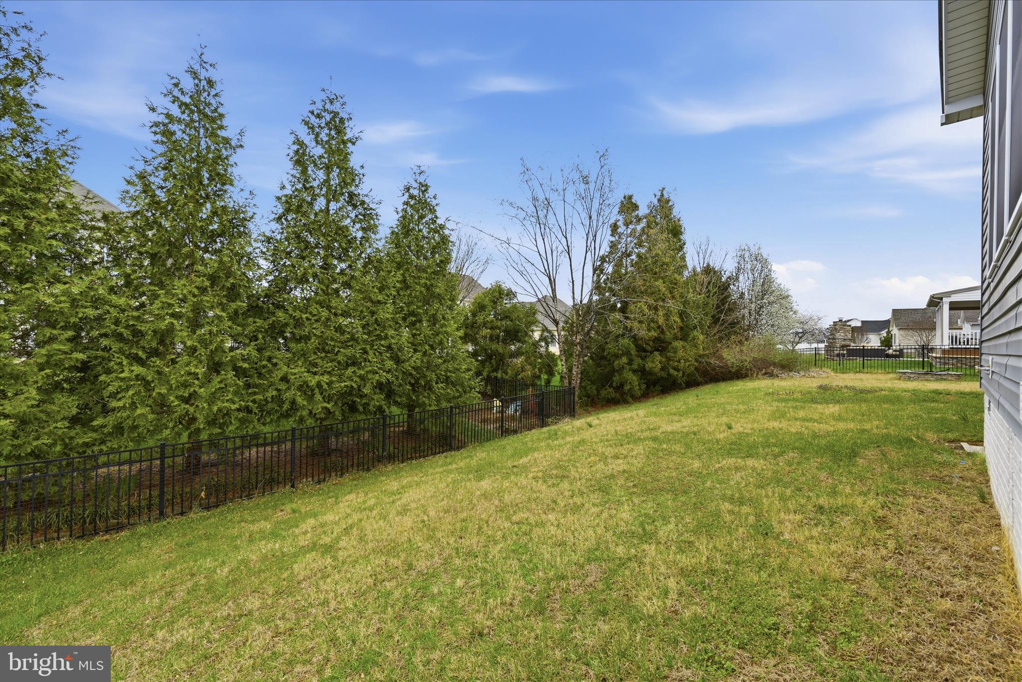 RAVEN POINTE - Residential