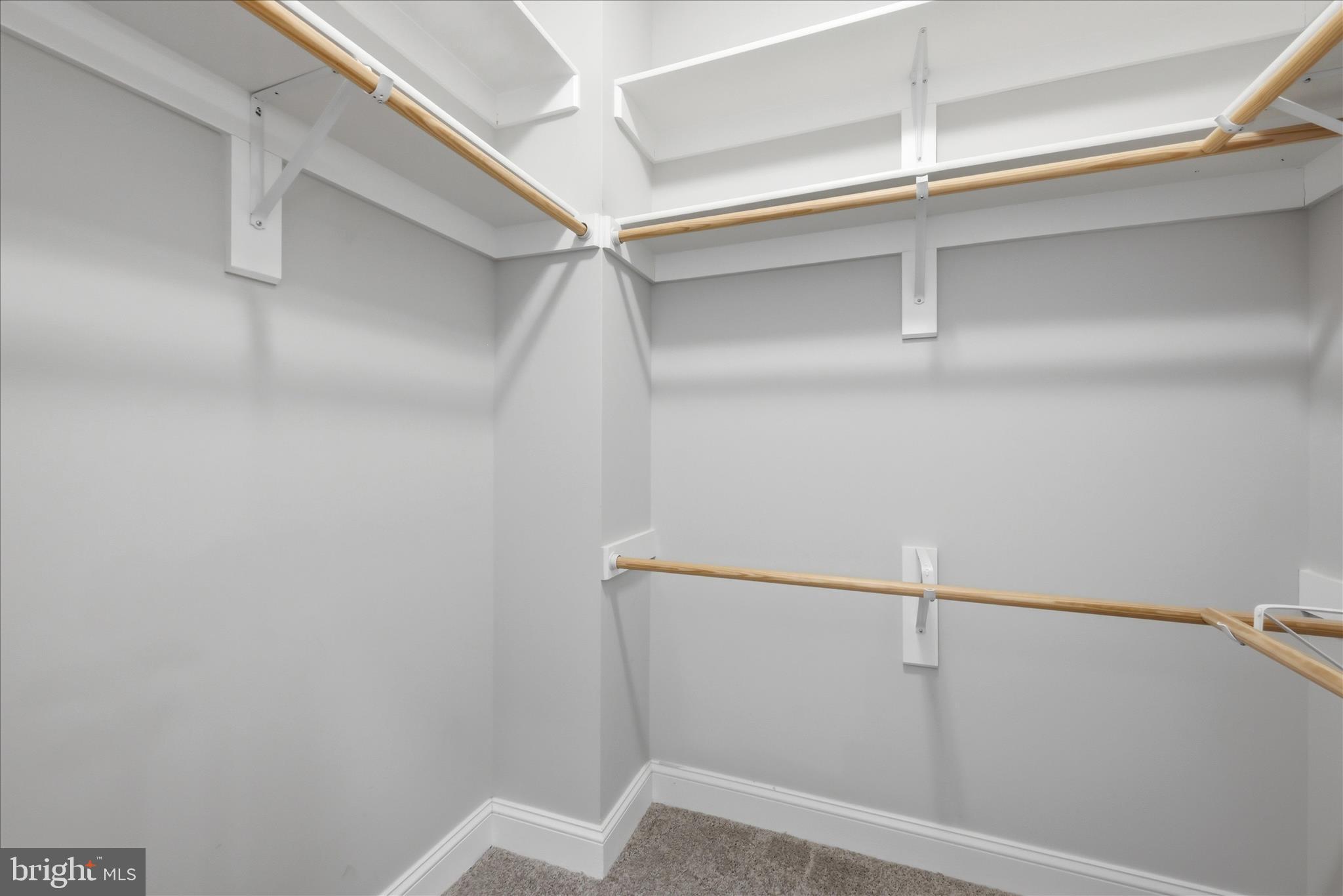 RAVEN POINTE - Residential