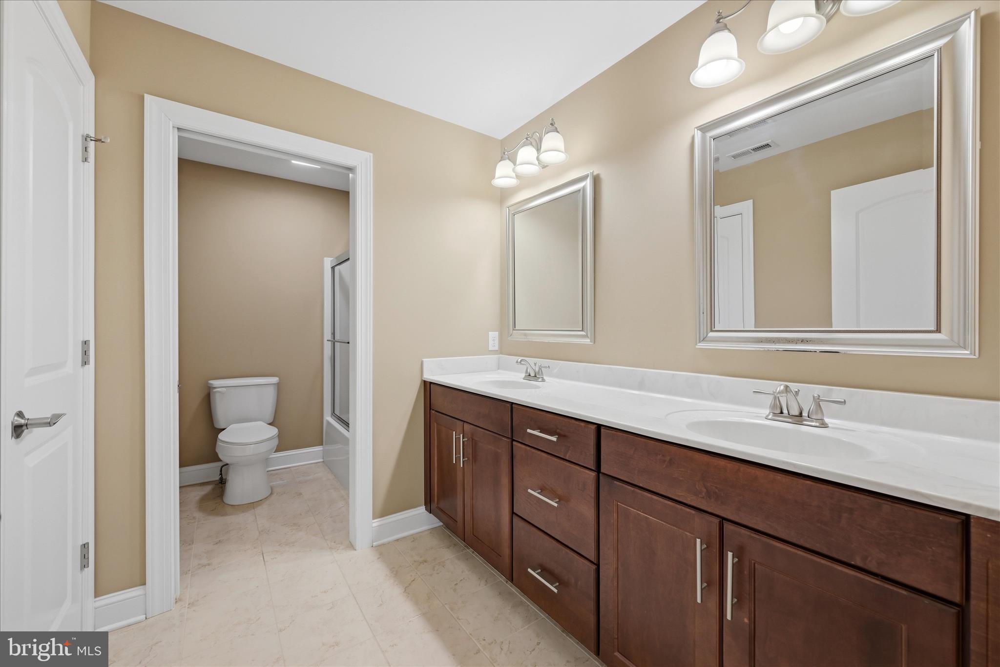 RAVEN POINTE - Residential