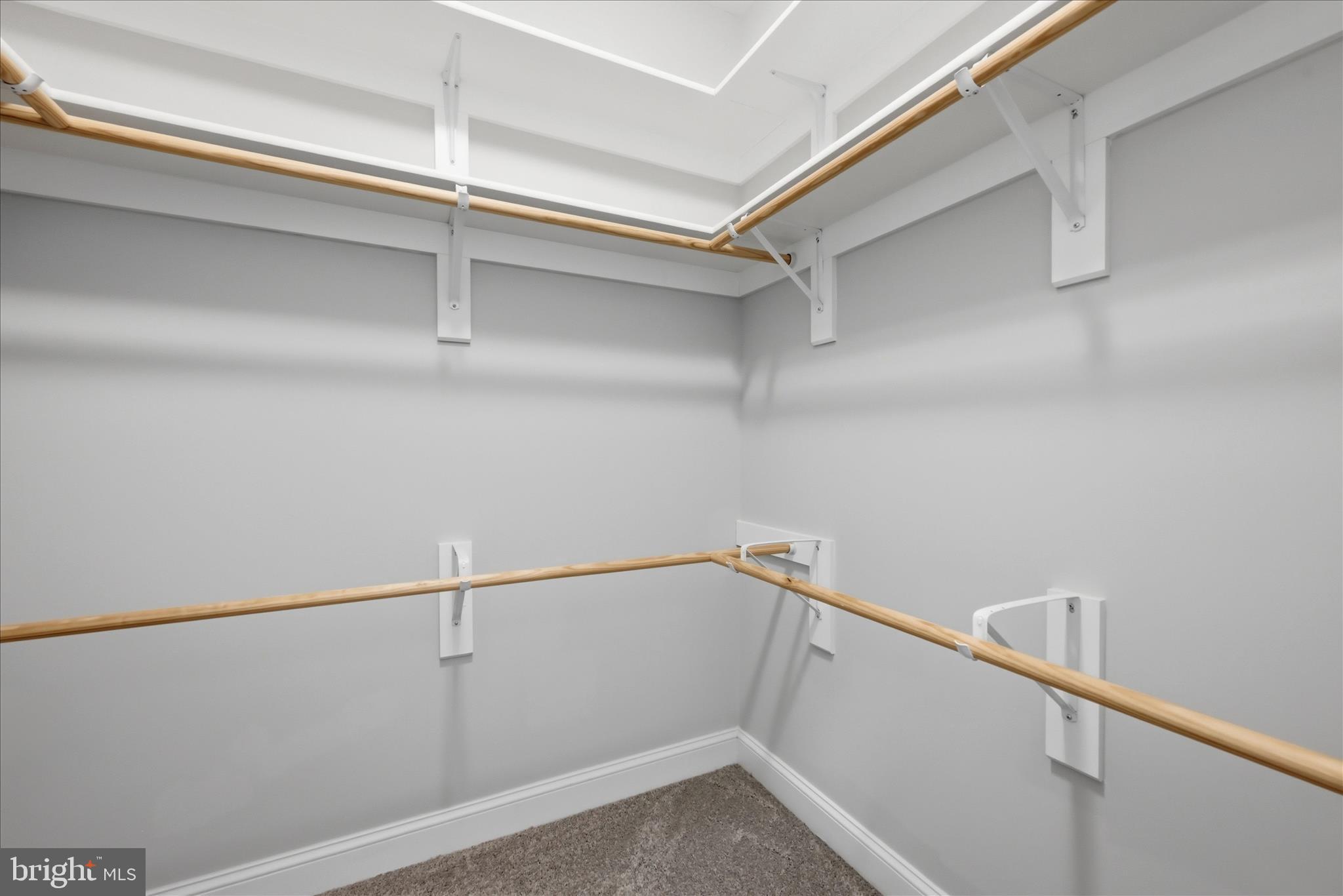 RAVEN POINTE - Residential