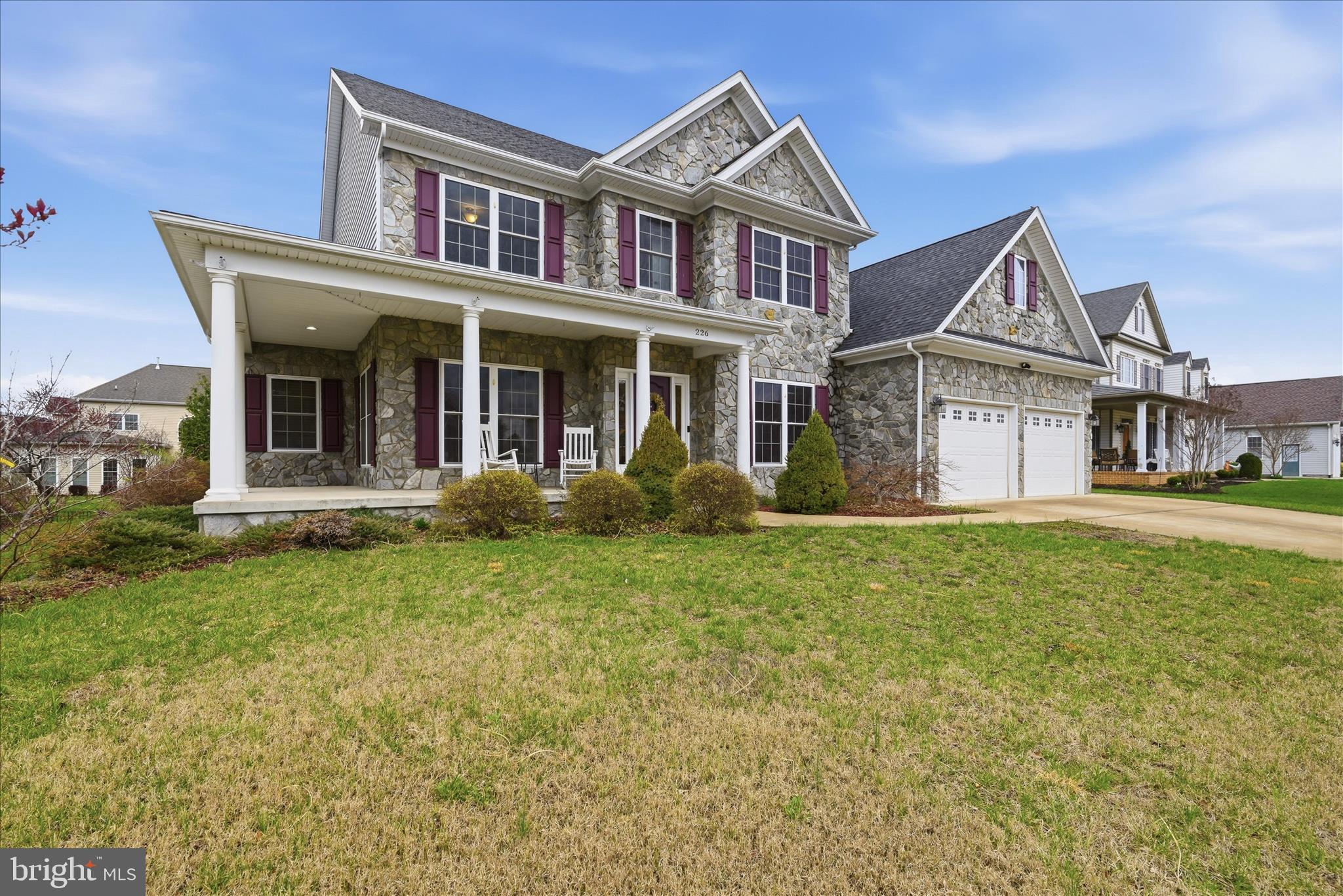 RAVEN POINTE - Residential