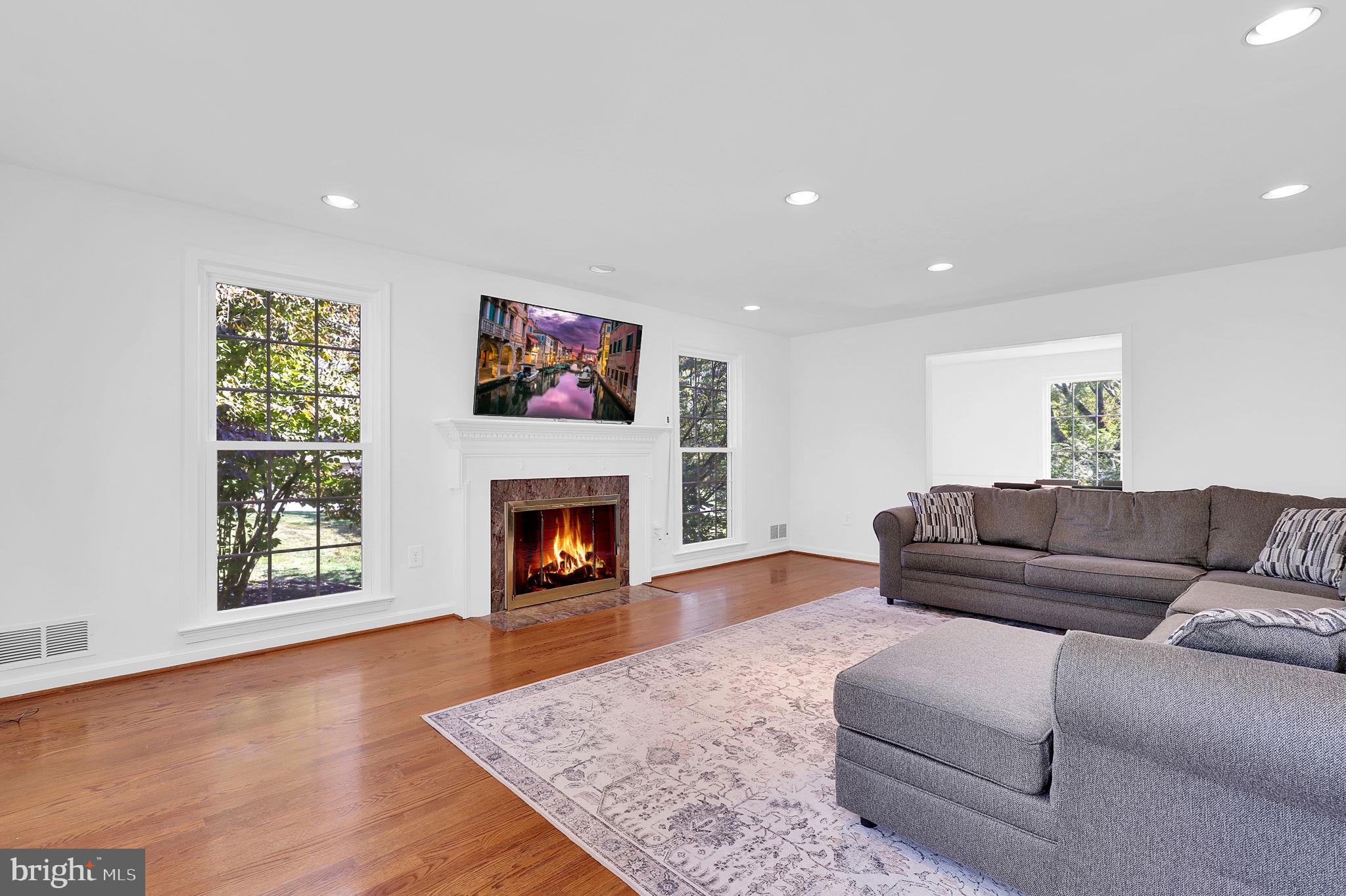 WILLIAMSBURG GARDENS - Residential