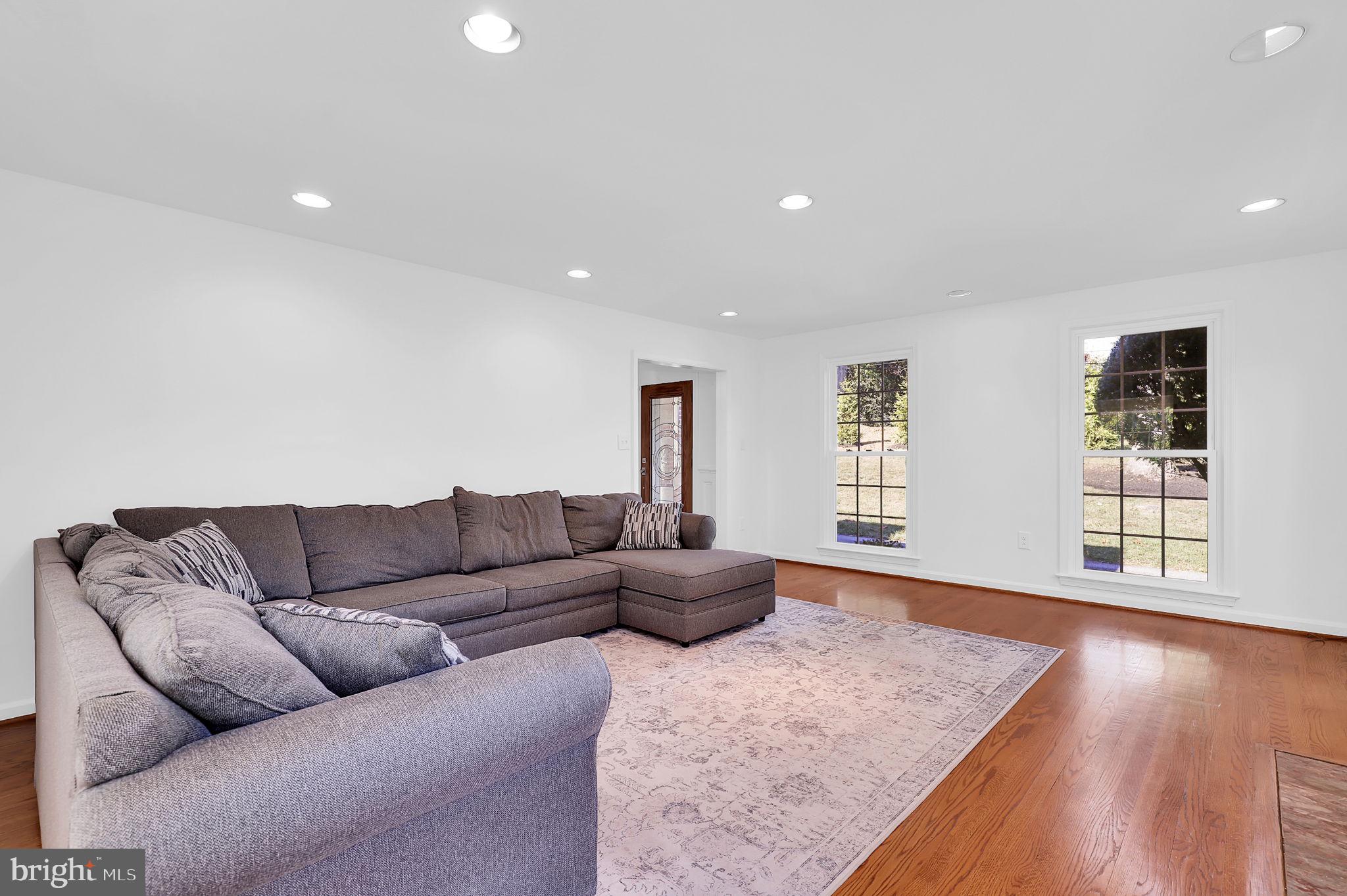 WILLIAMSBURG GARDENS - Residential