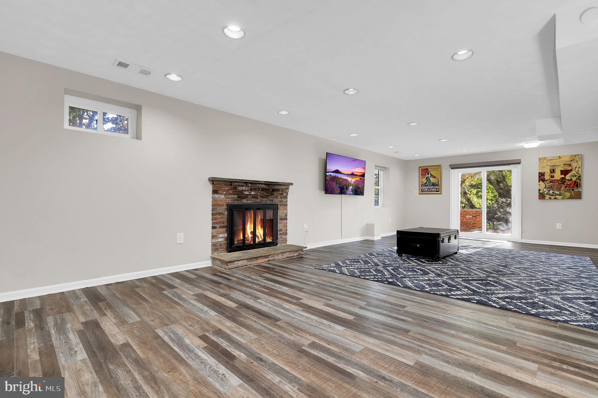 WILLIAMSBURG GARDENS - Residential