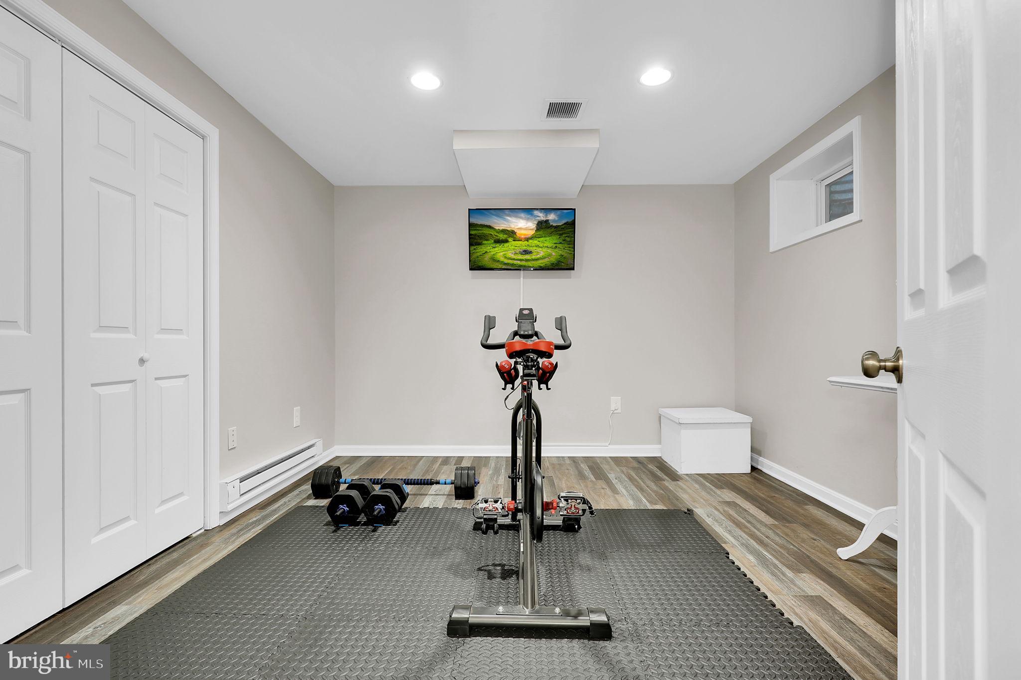 WILLIAMSBURG GARDENS - Residential