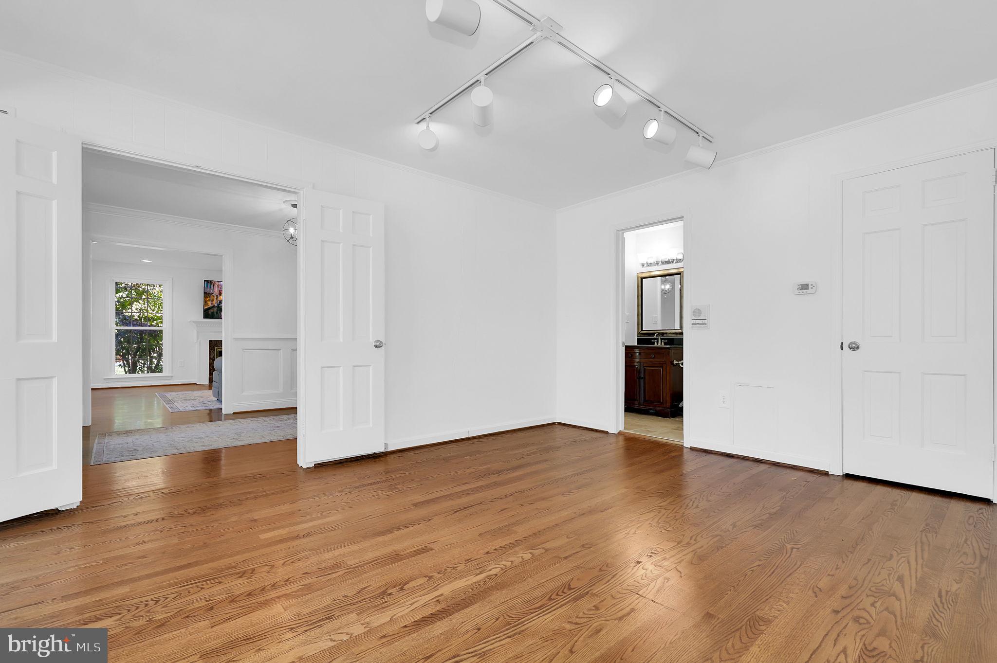 WILLIAMSBURG GARDENS - Residential