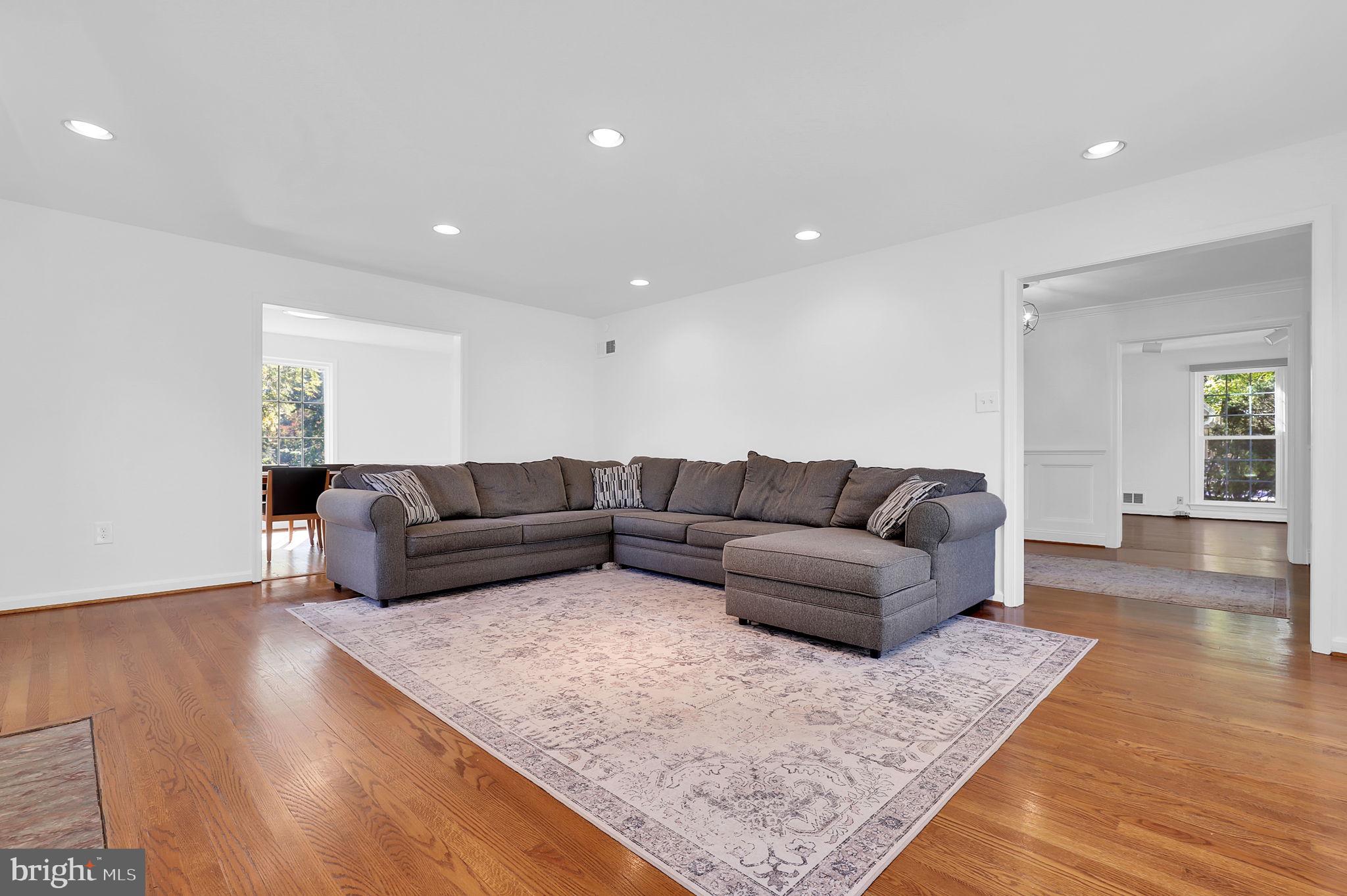 WILLIAMSBURG GARDENS - Residential