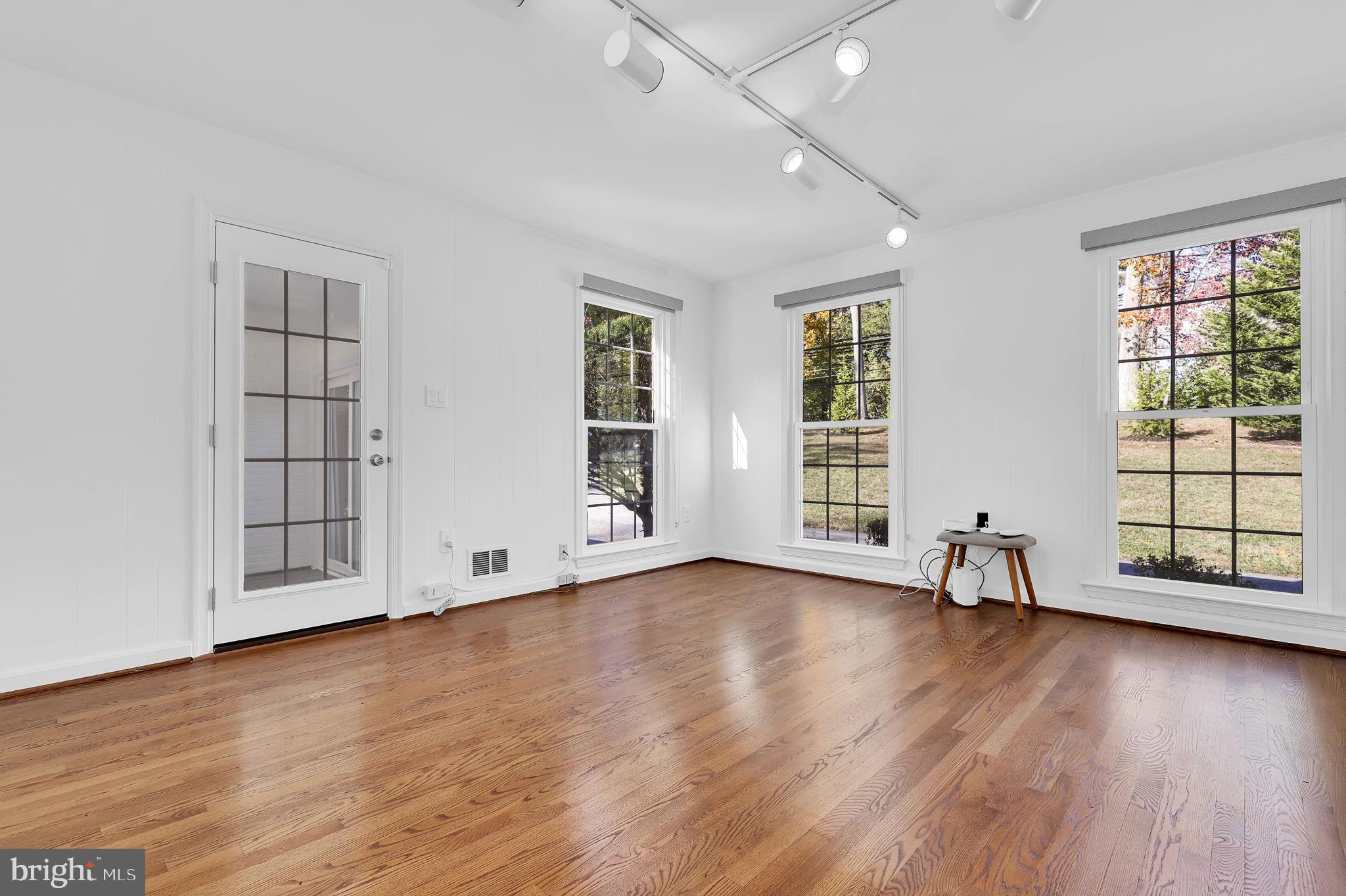 WILLIAMSBURG GARDENS - Residential