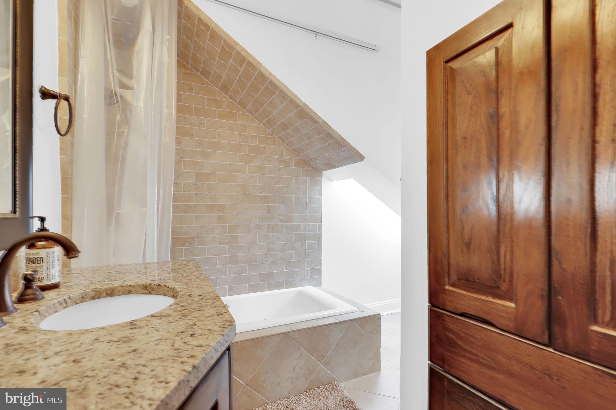 WILLIAMSBURG GARDENS - Residential