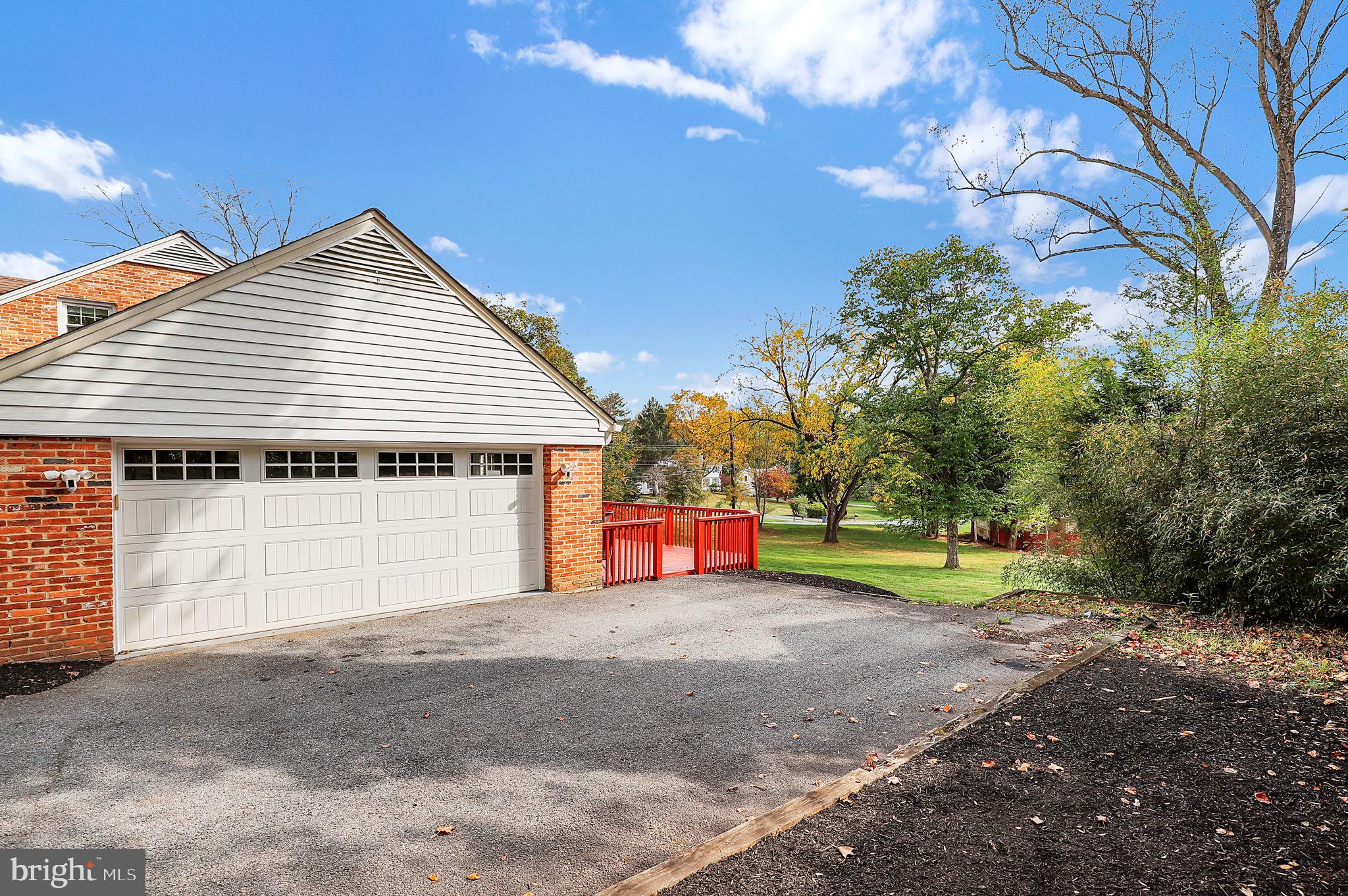 WILLIAMSBURG GARDENS - Residential