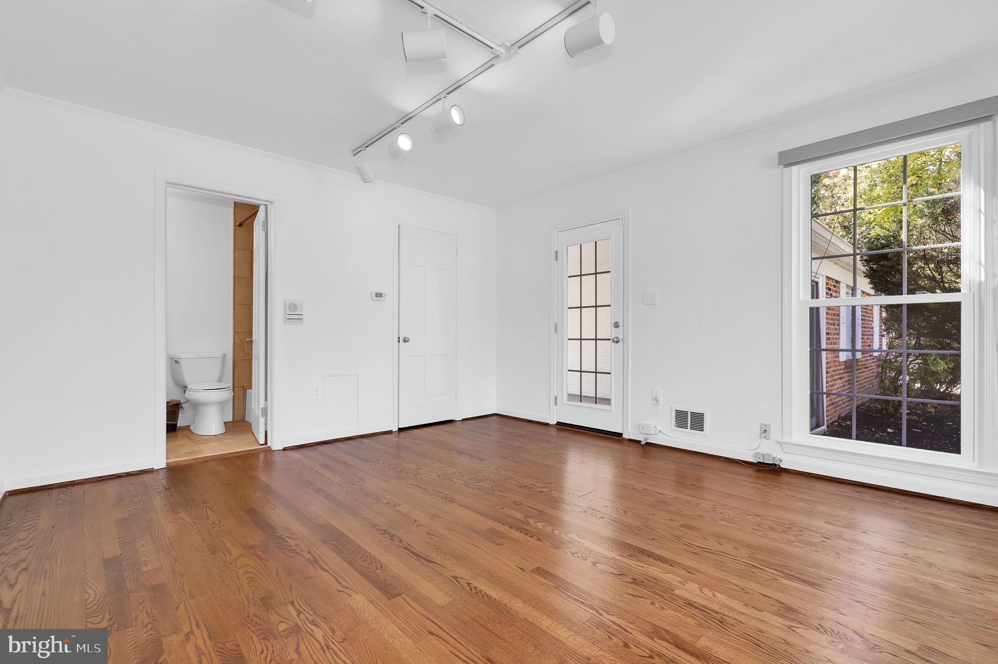 WILLIAMSBURG GARDENS - Residential