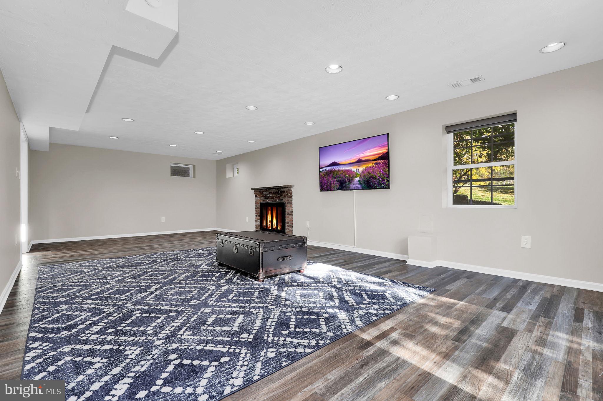 WILLIAMSBURG GARDENS - Residential