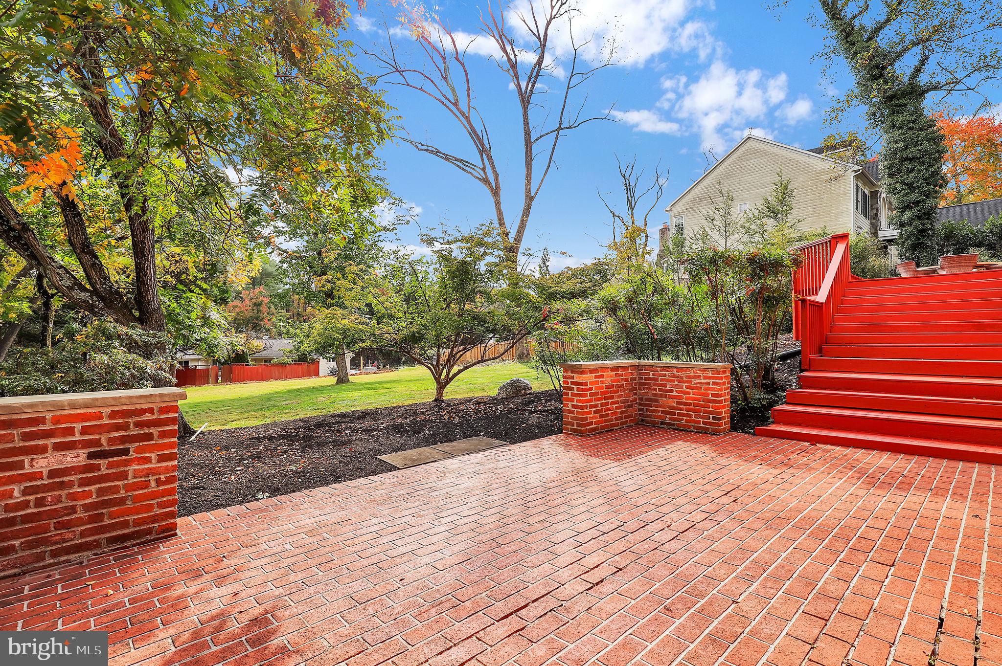 WILLIAMSBURG GARDENS - Residential