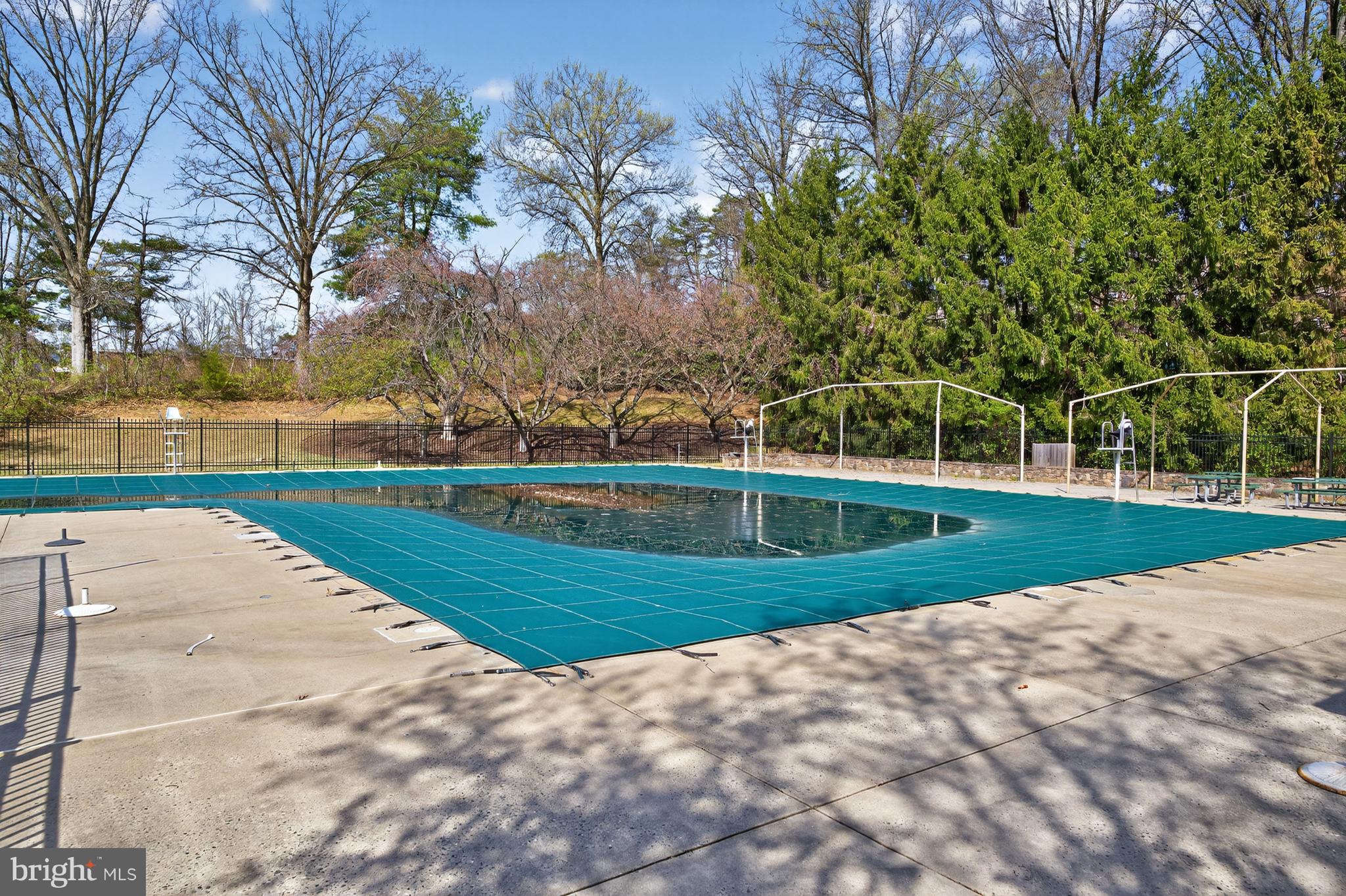 INVERNESS KNOLLS - Residential