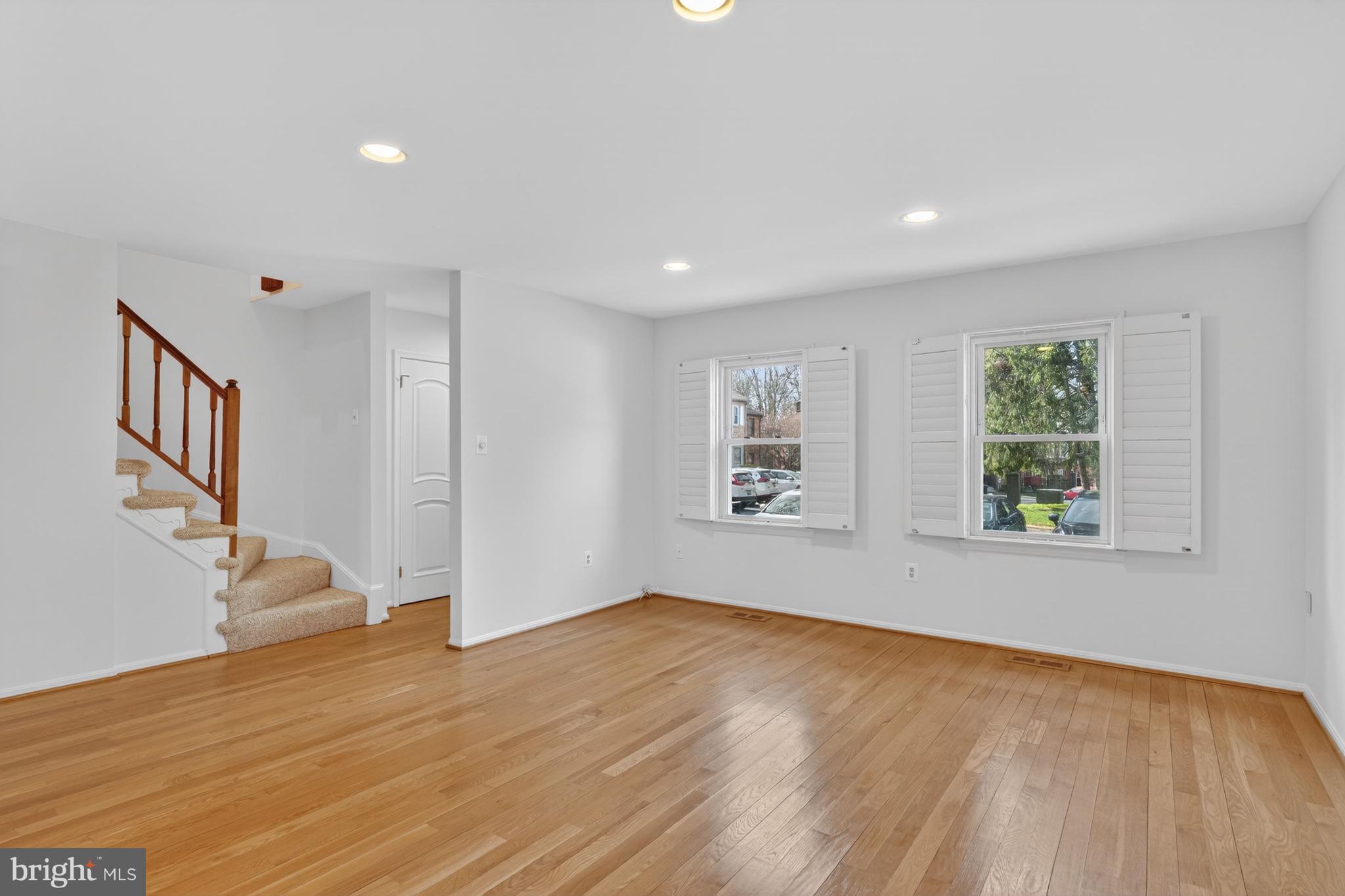 INVERNESS KNOLLS - Residential