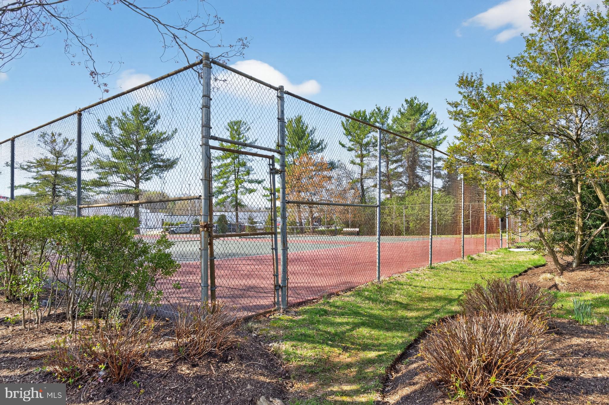 INVERNESS KNOLLS - Residential