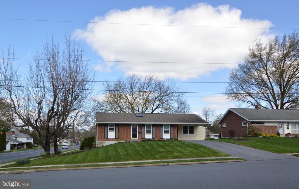 Photo of 401 Lemon Street, ELIZABETHTOWN, PA 17022 (MLS # PALA2084026)