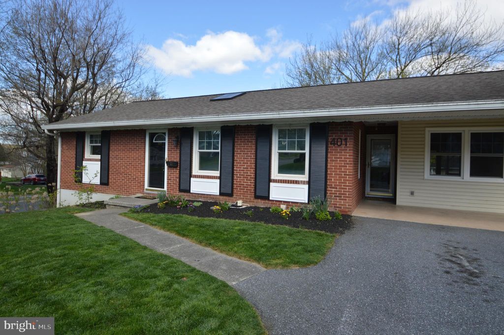 Photo of 401 Lemon Street, ELIZABETHTOWN, PA 17022 (MLS # PALA2084026)