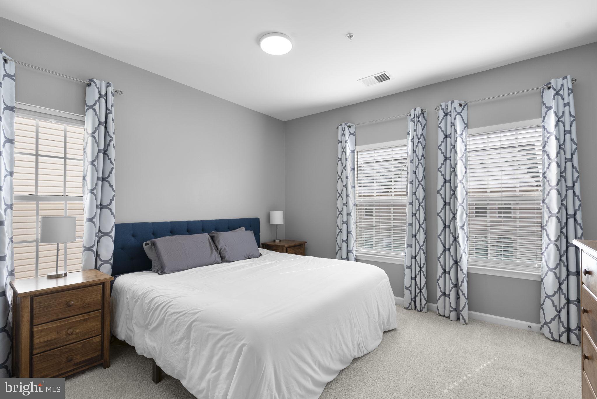 HOWARD SQUARE - Residential