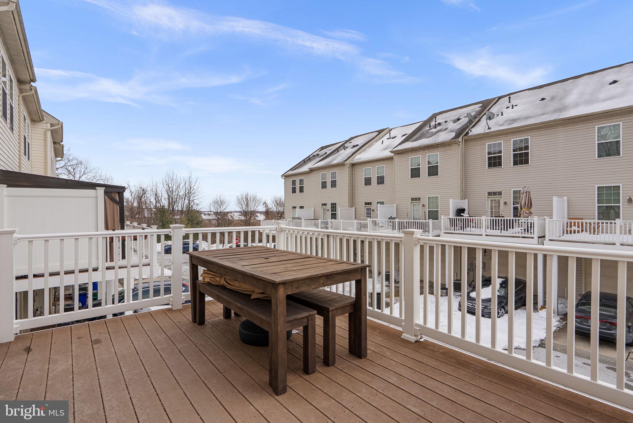 HOWARD SQUARE - Residential