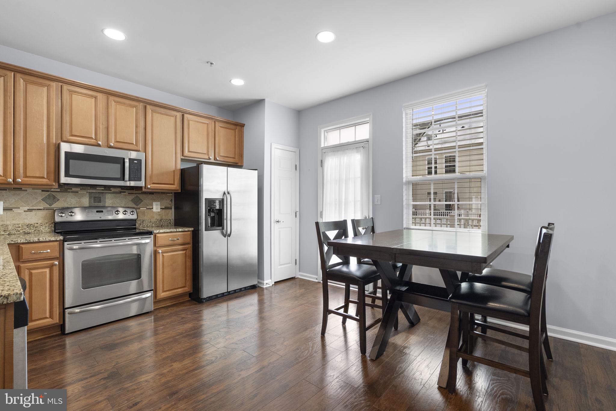 HOWARD SQUARE - Residential