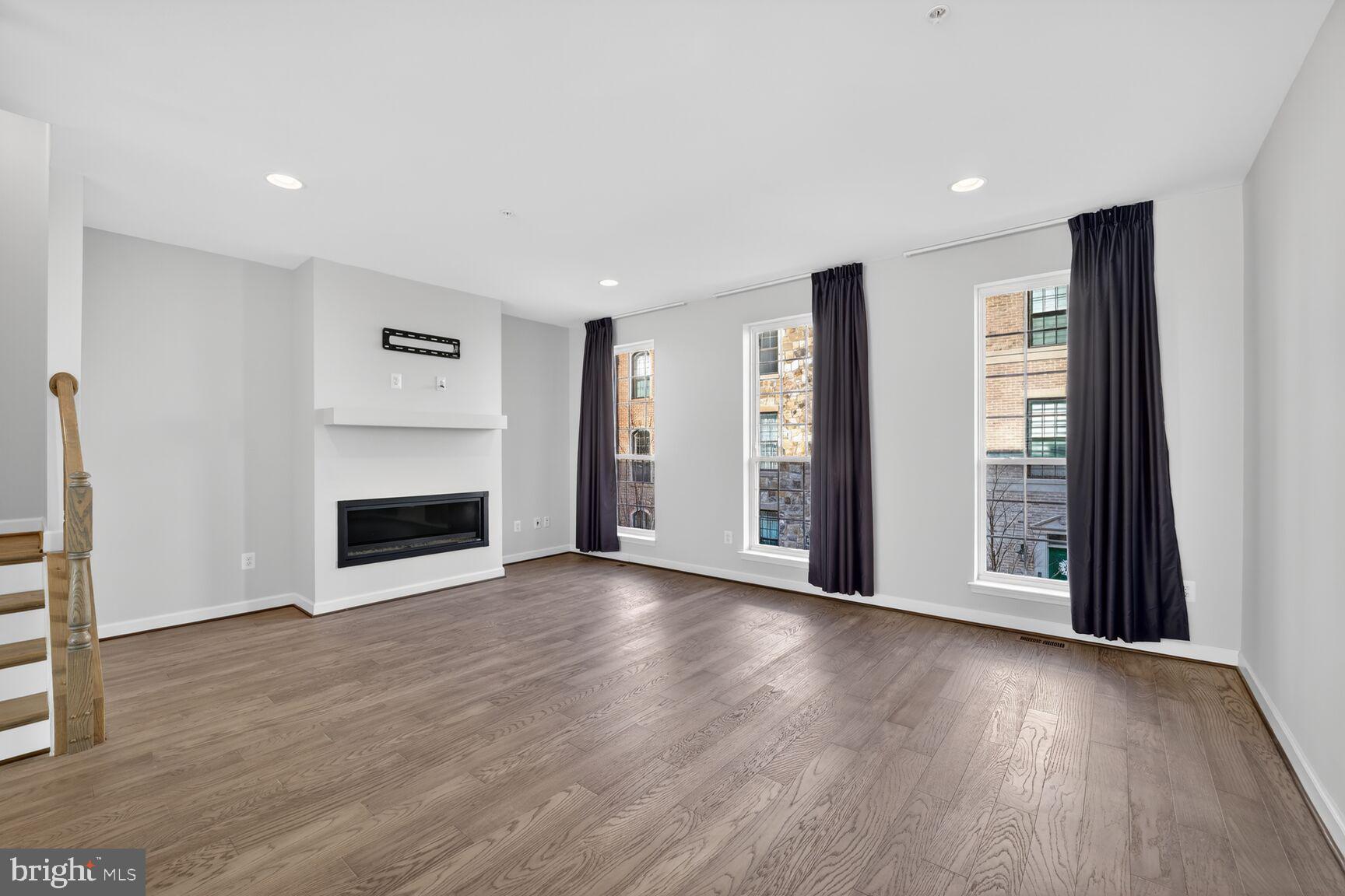 POTOMAC OVERLOOK CONDO - Residential