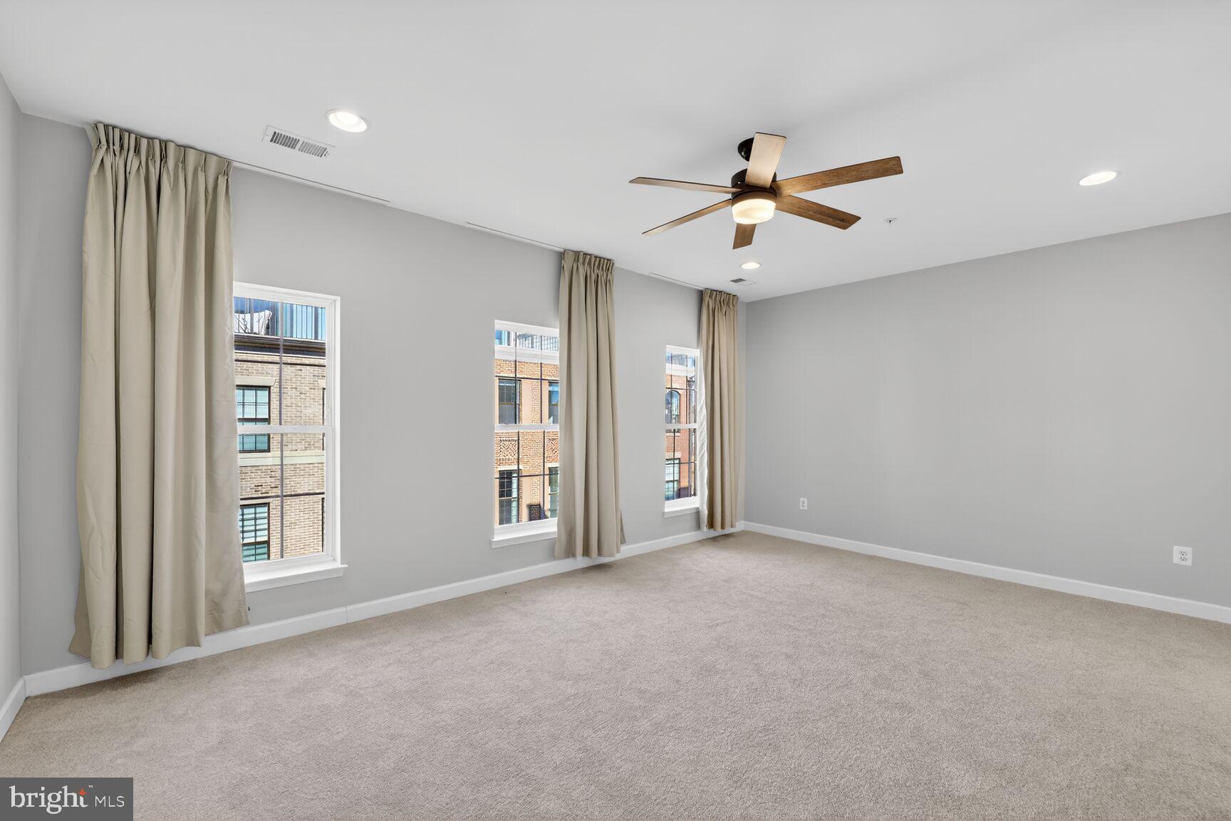 POTOMAC OVERLOOK CONDO - Residential