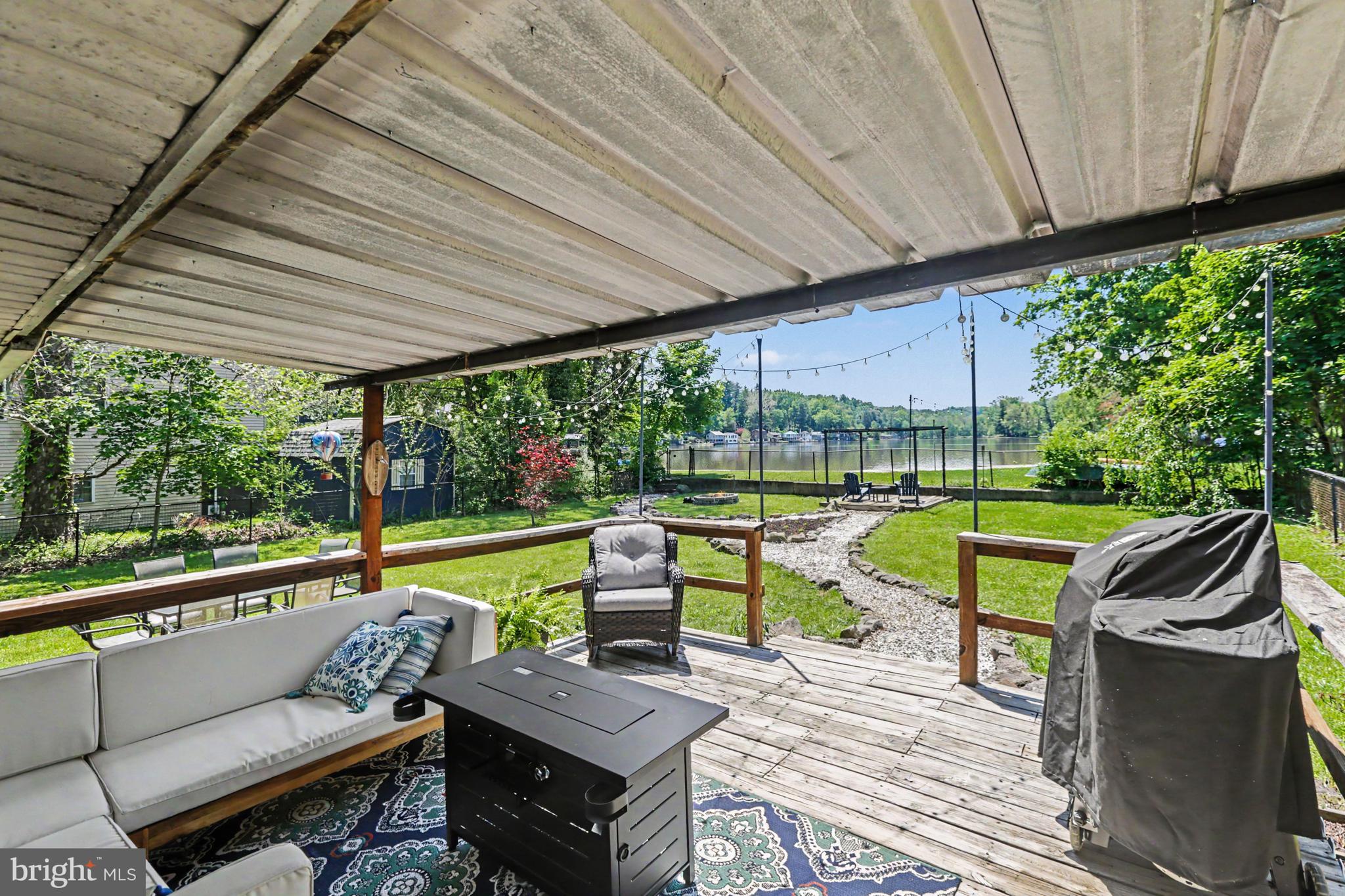 SILVER LAKE - Residential