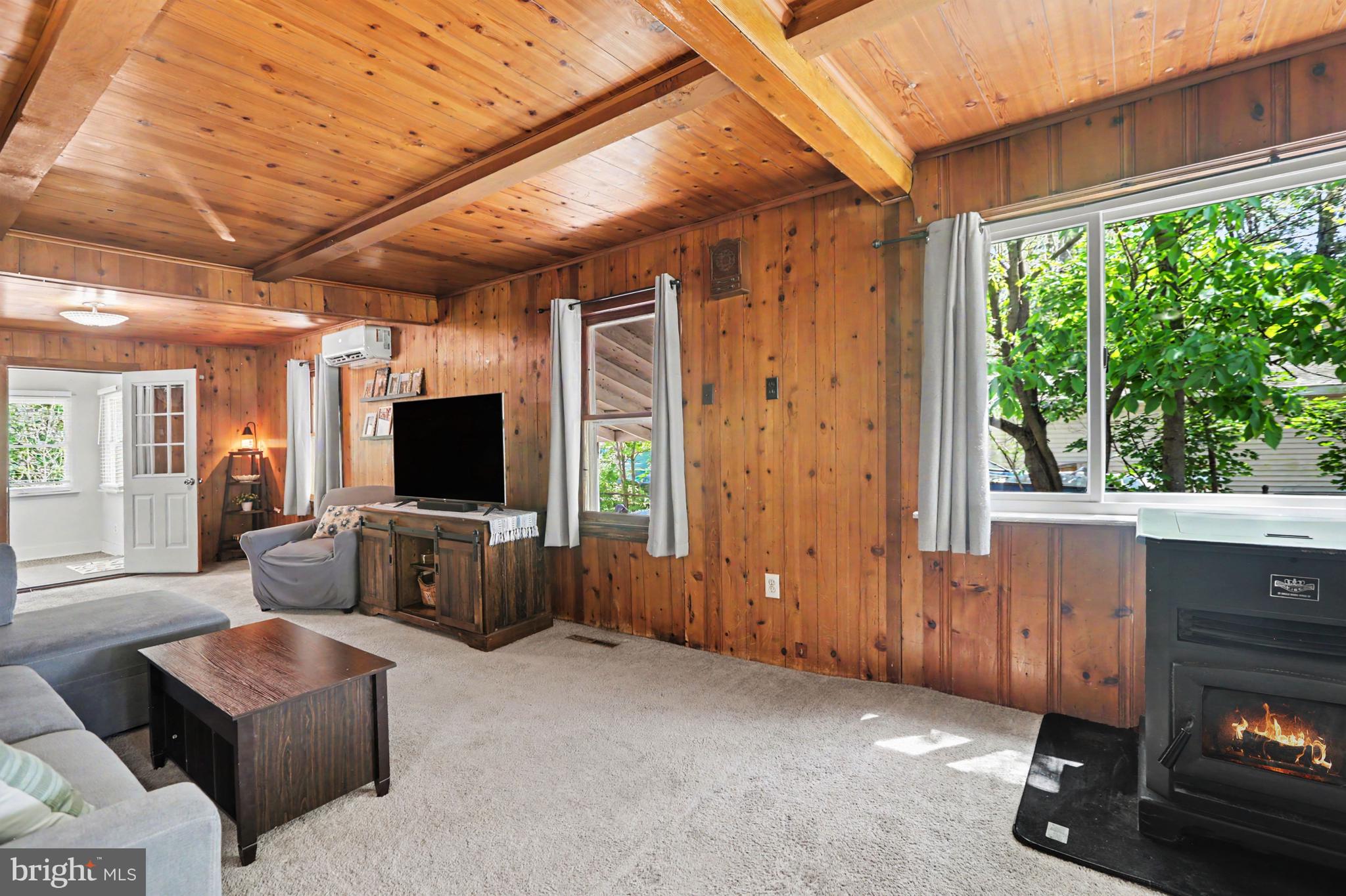 SILVER LAKE - Residential