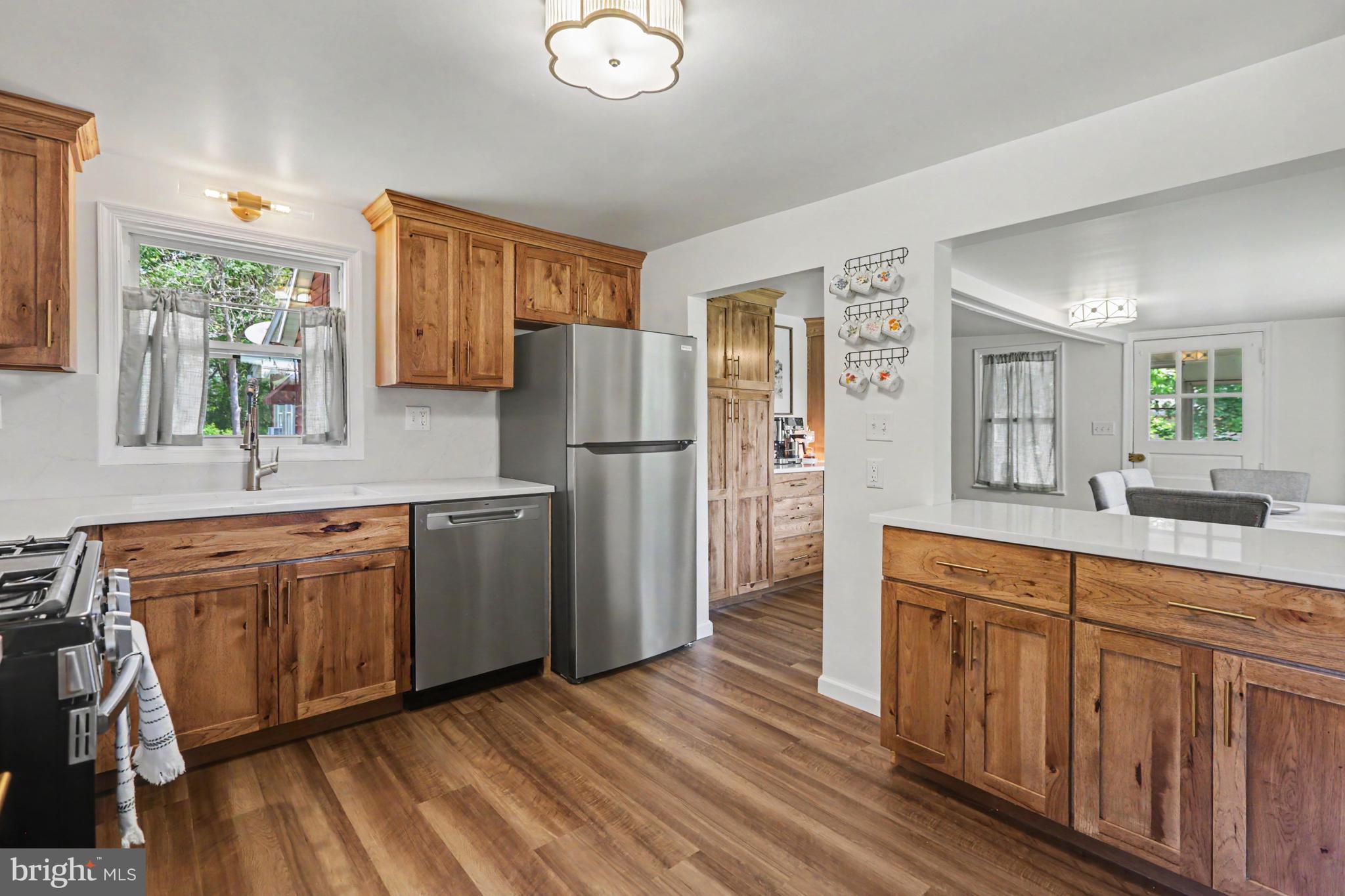 SILVER LAKE - Residential