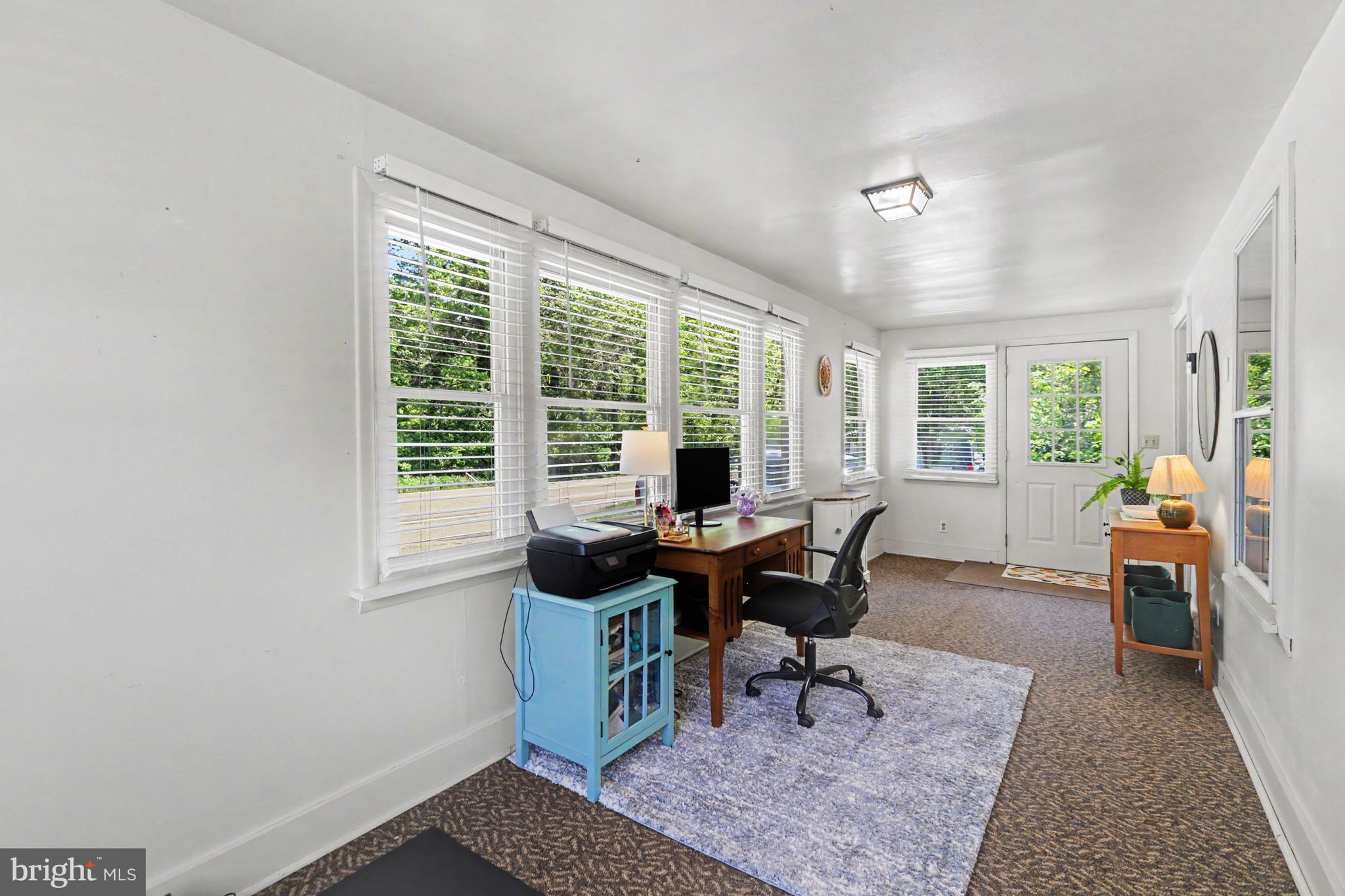 SILVER LAKE - Residential